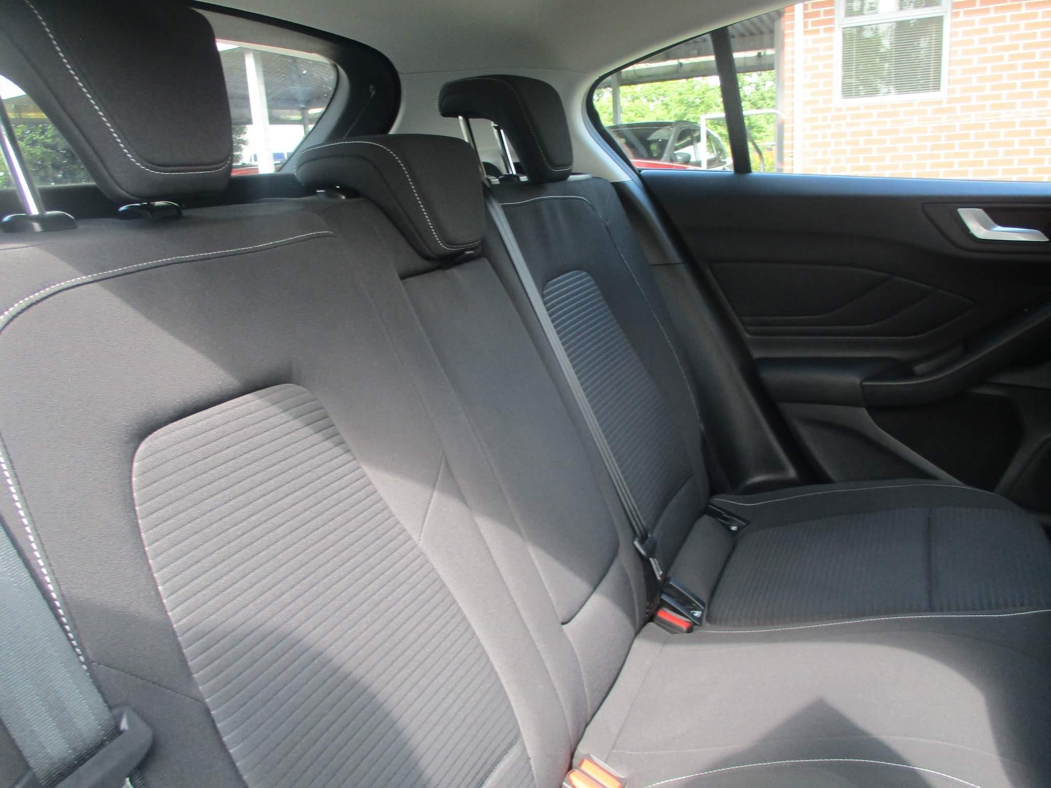 Ford Focus Image 17