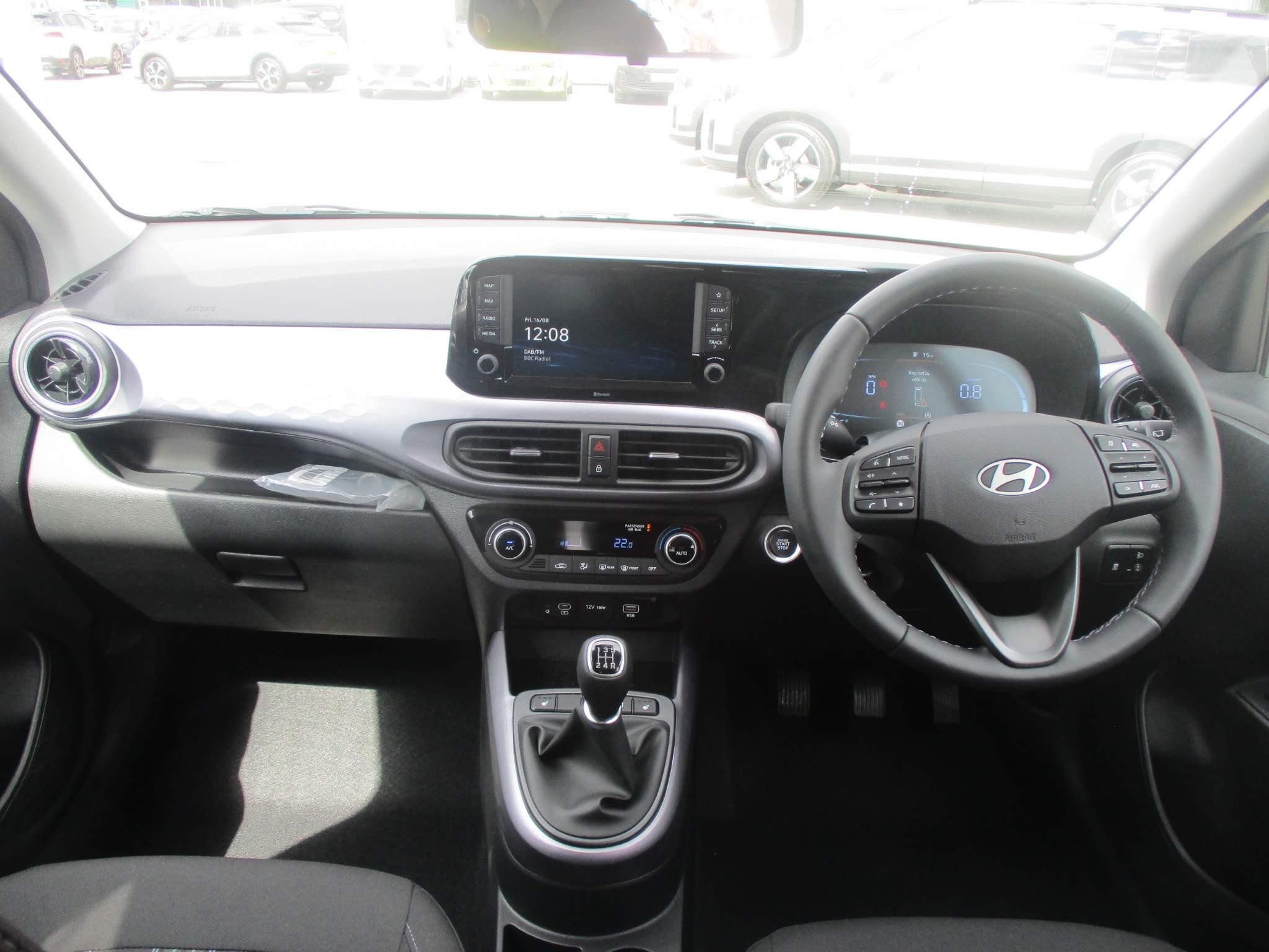 Hyundai i10 Image 14