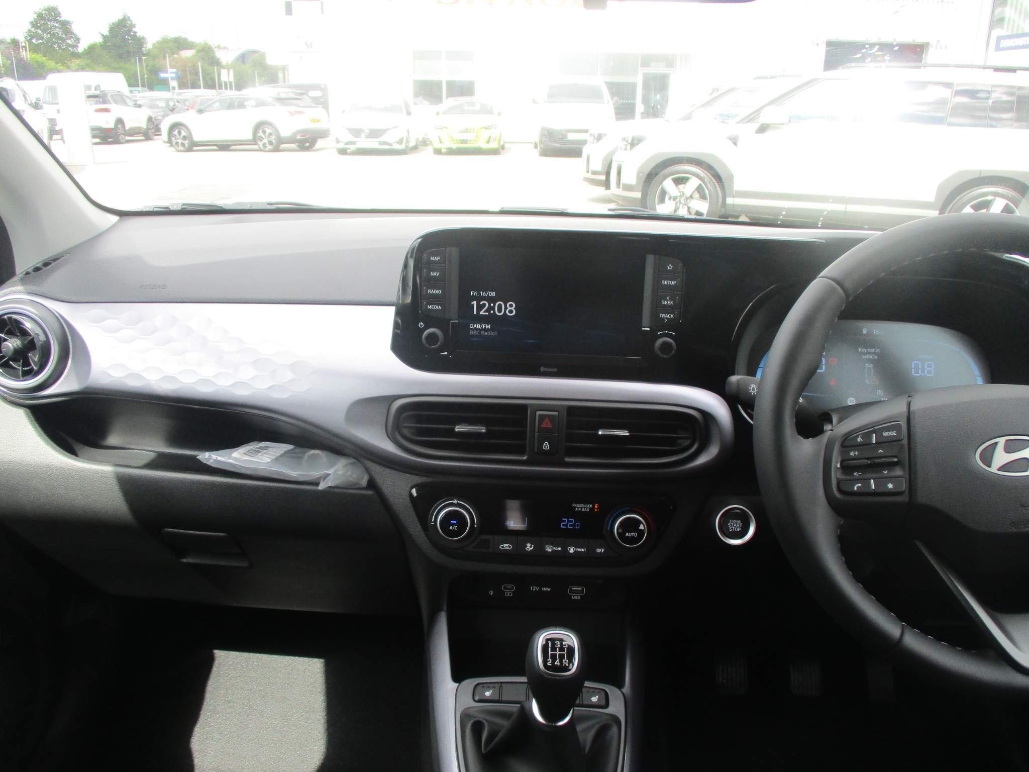 Hyundai i10 Image 15