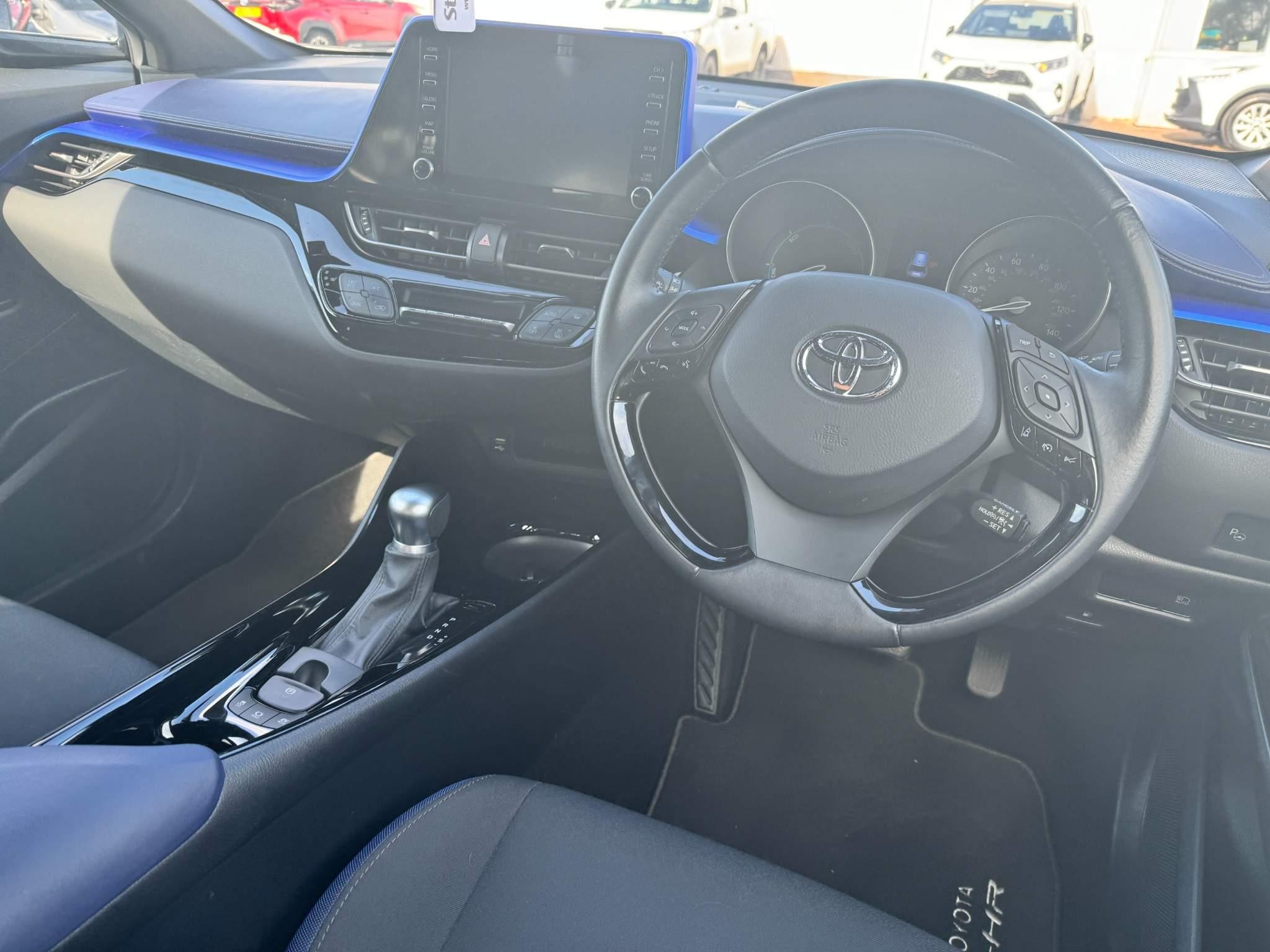 Toyota C-HR Self-Charging Hybrid Image 16