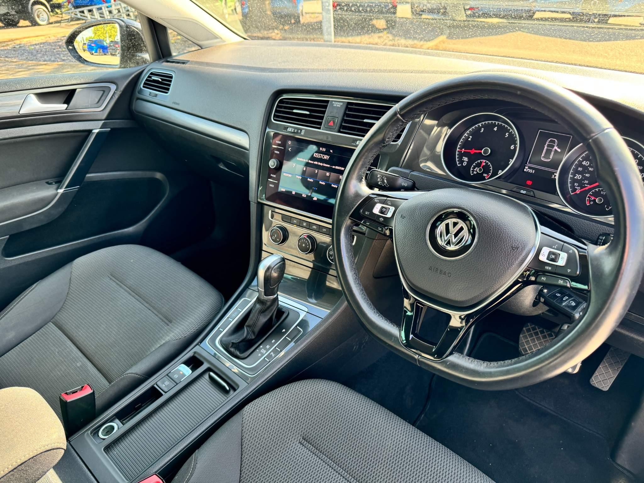 Volkswagen Golf Image 11