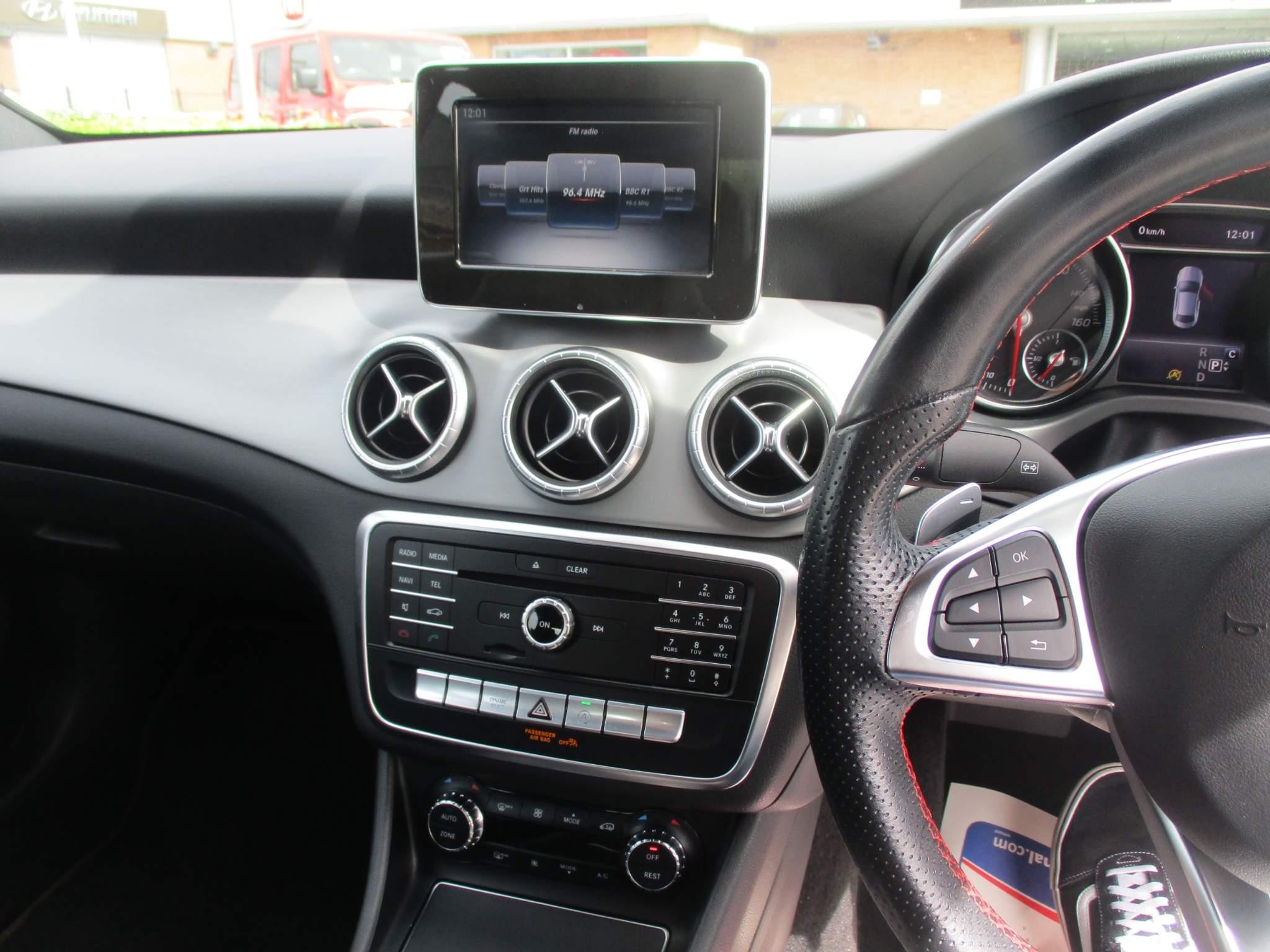 Mercedes-Benz CLA Image 14