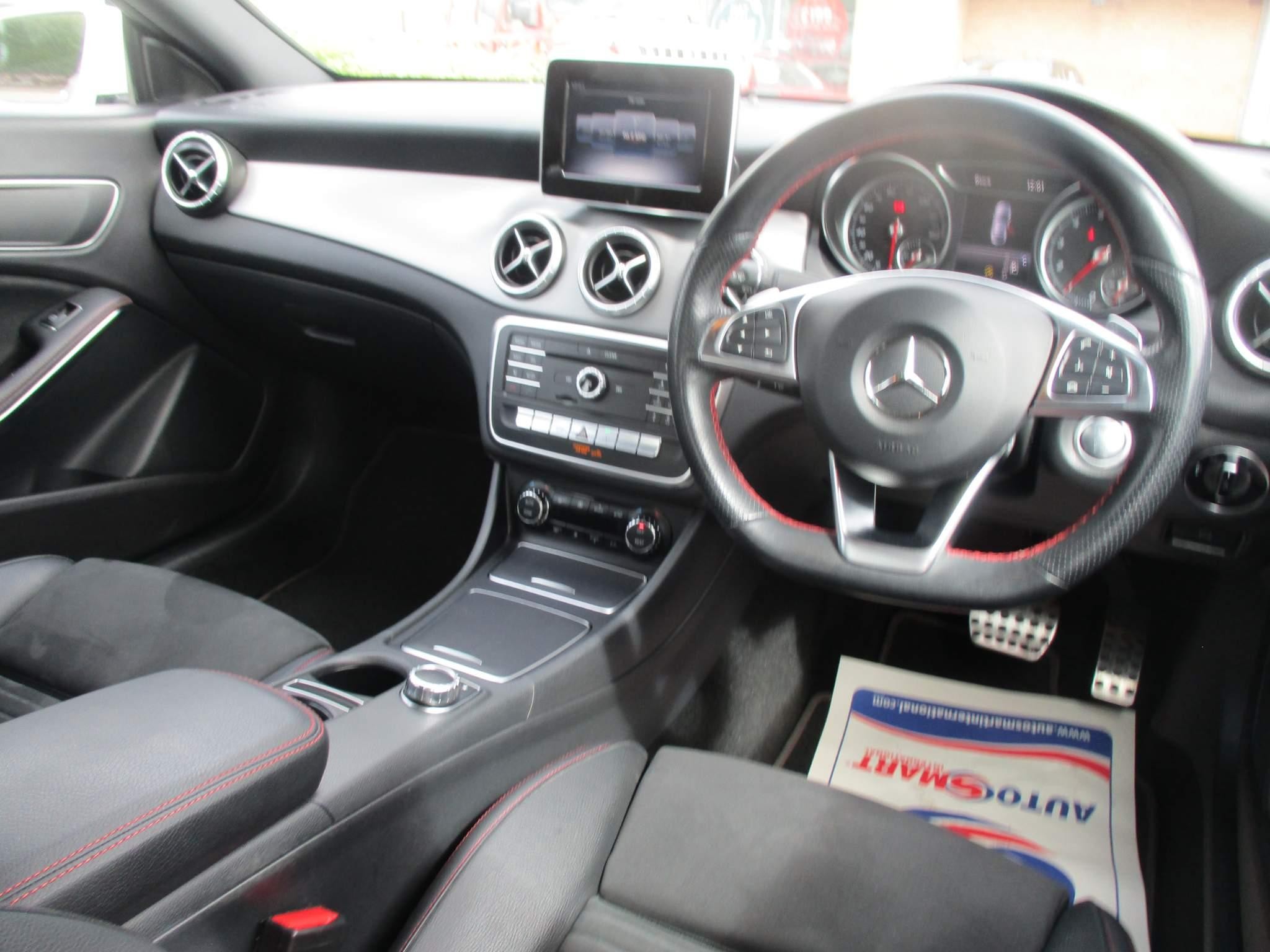 Mercedes-Benz CLA Image 15