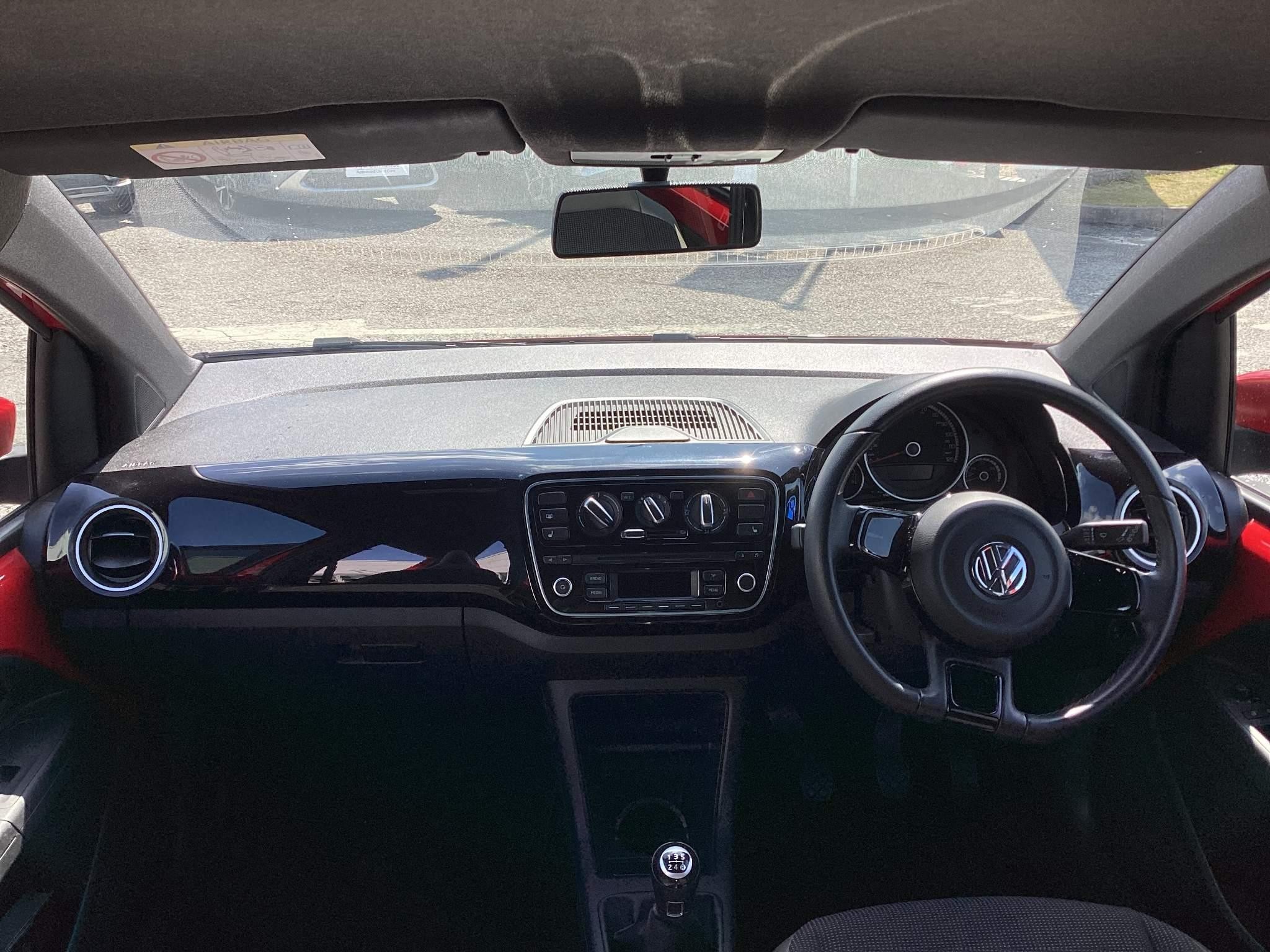 Volkswagen up! Image 12