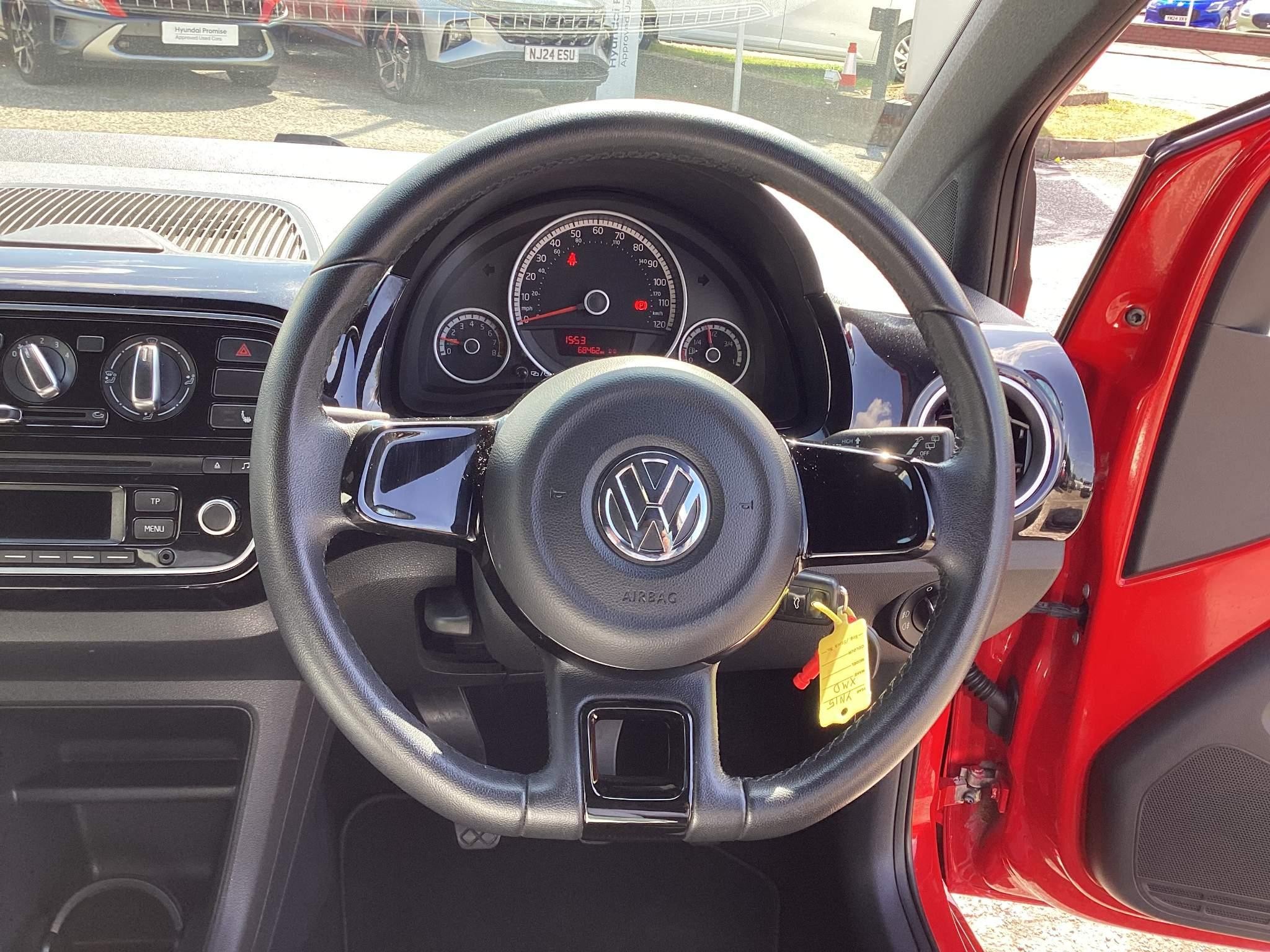 Volkswagen up! Image 14