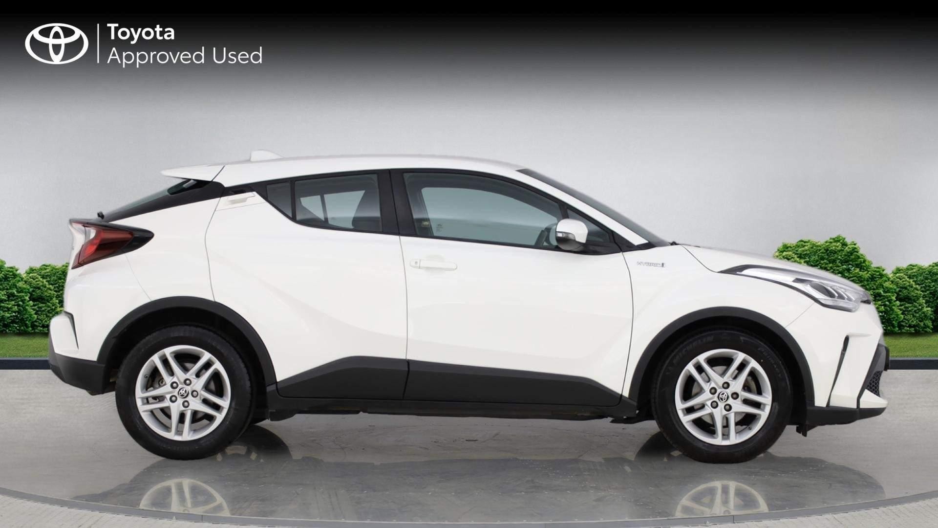 Toyota C-HR Image 2