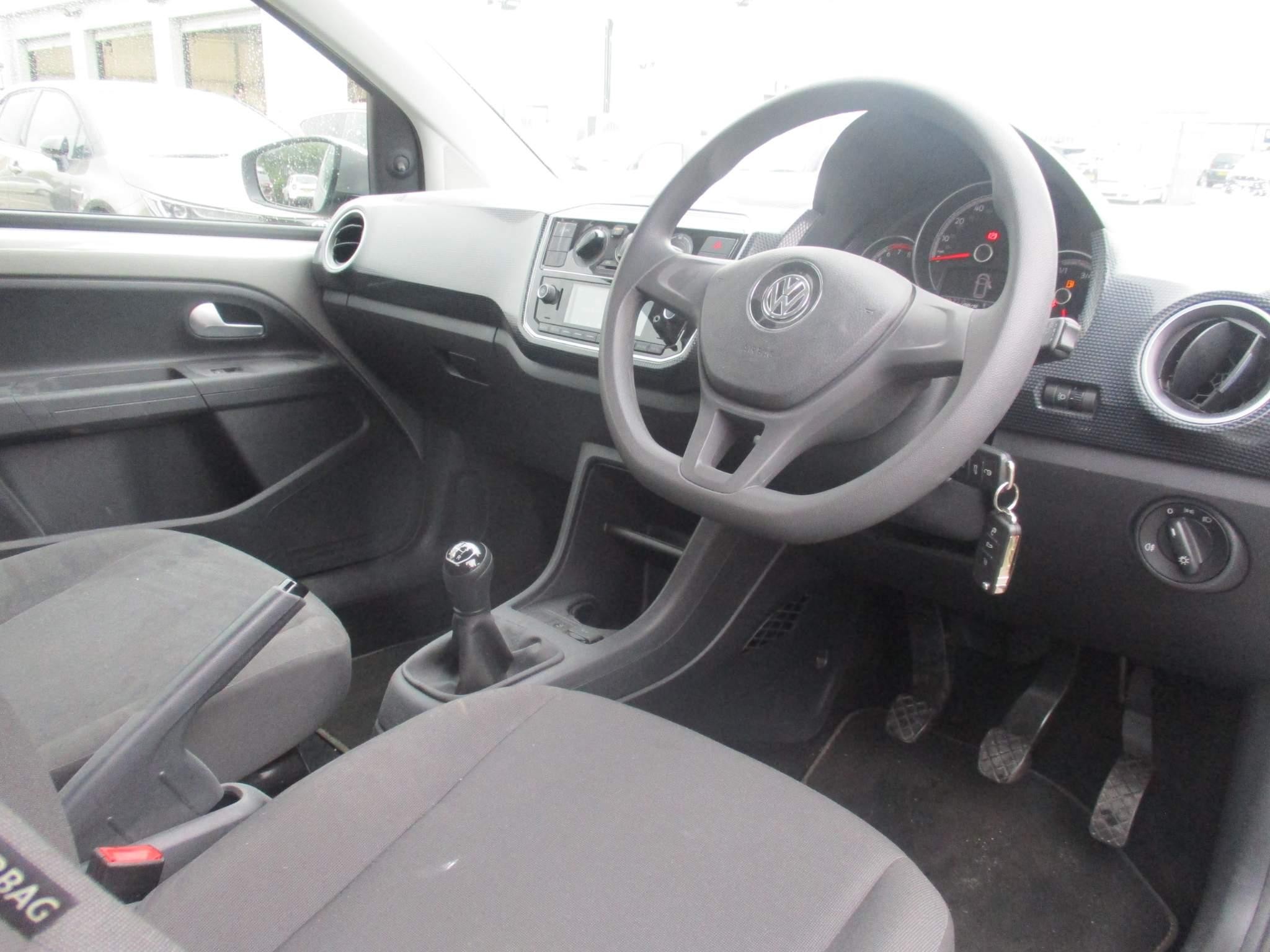 Volkswagen up! Image 14