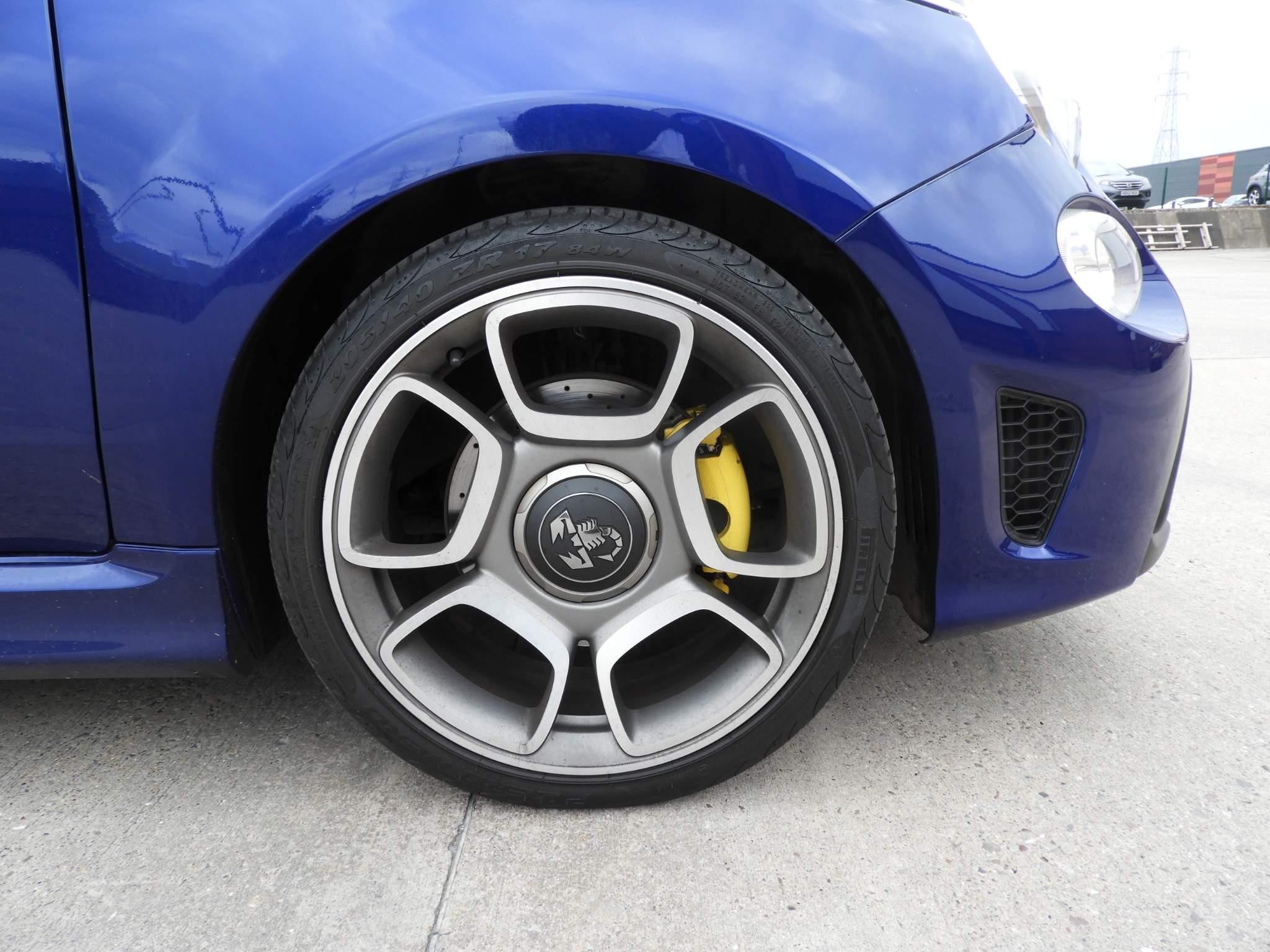 Abarth 595 Image 9