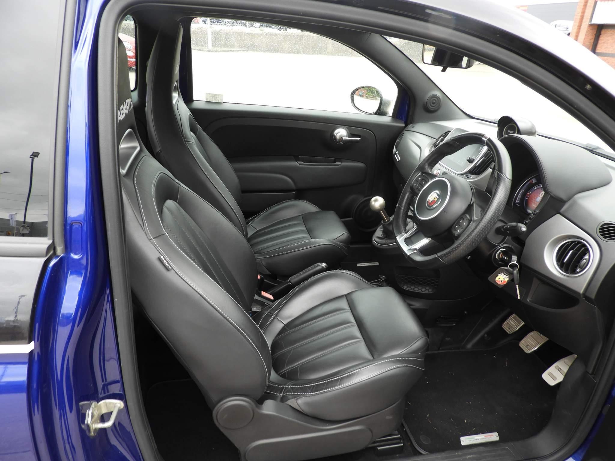 Abarth 595 Image 11