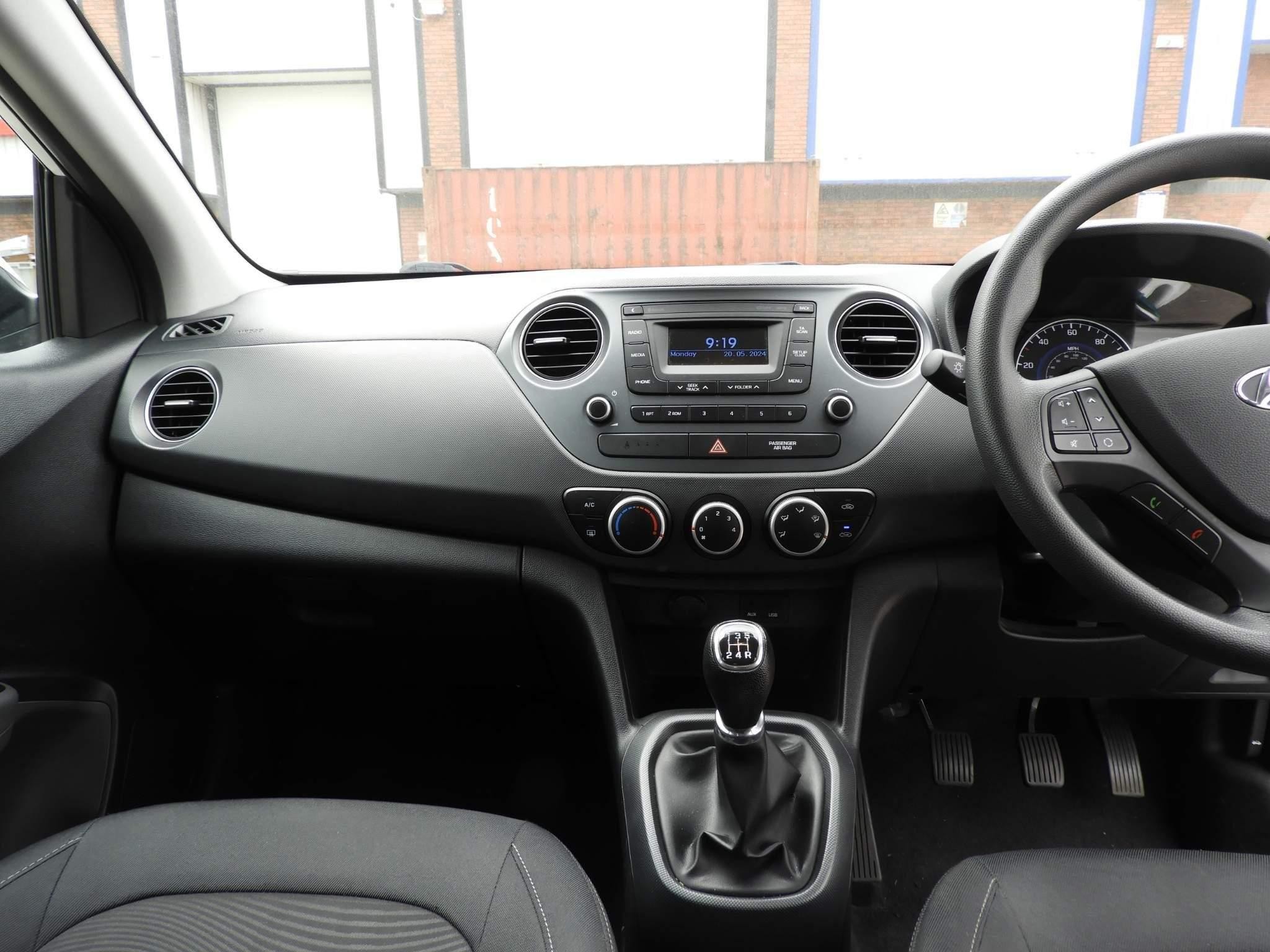 Hyundai i10 Image 16