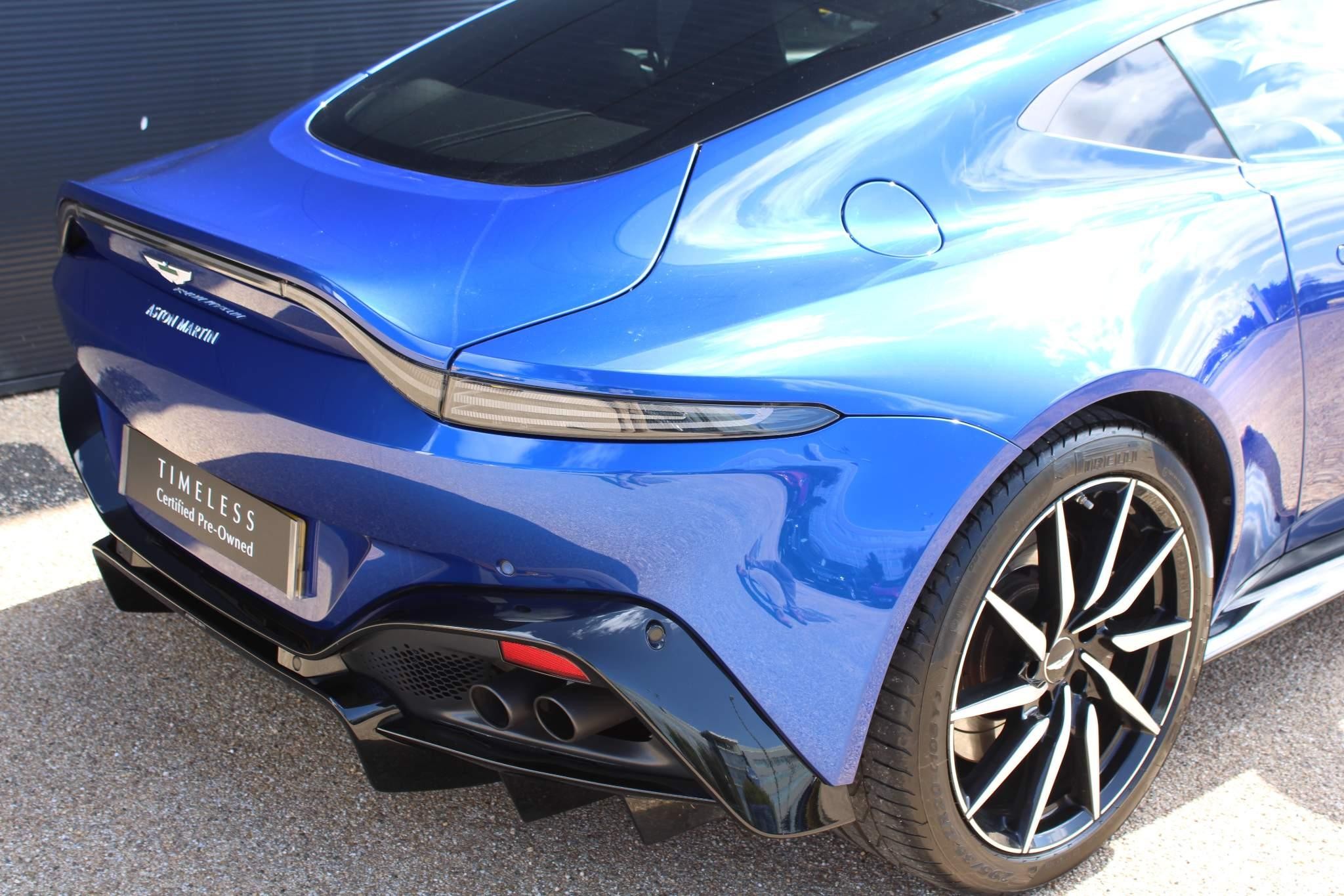 Aston Martin Vantage Image 8