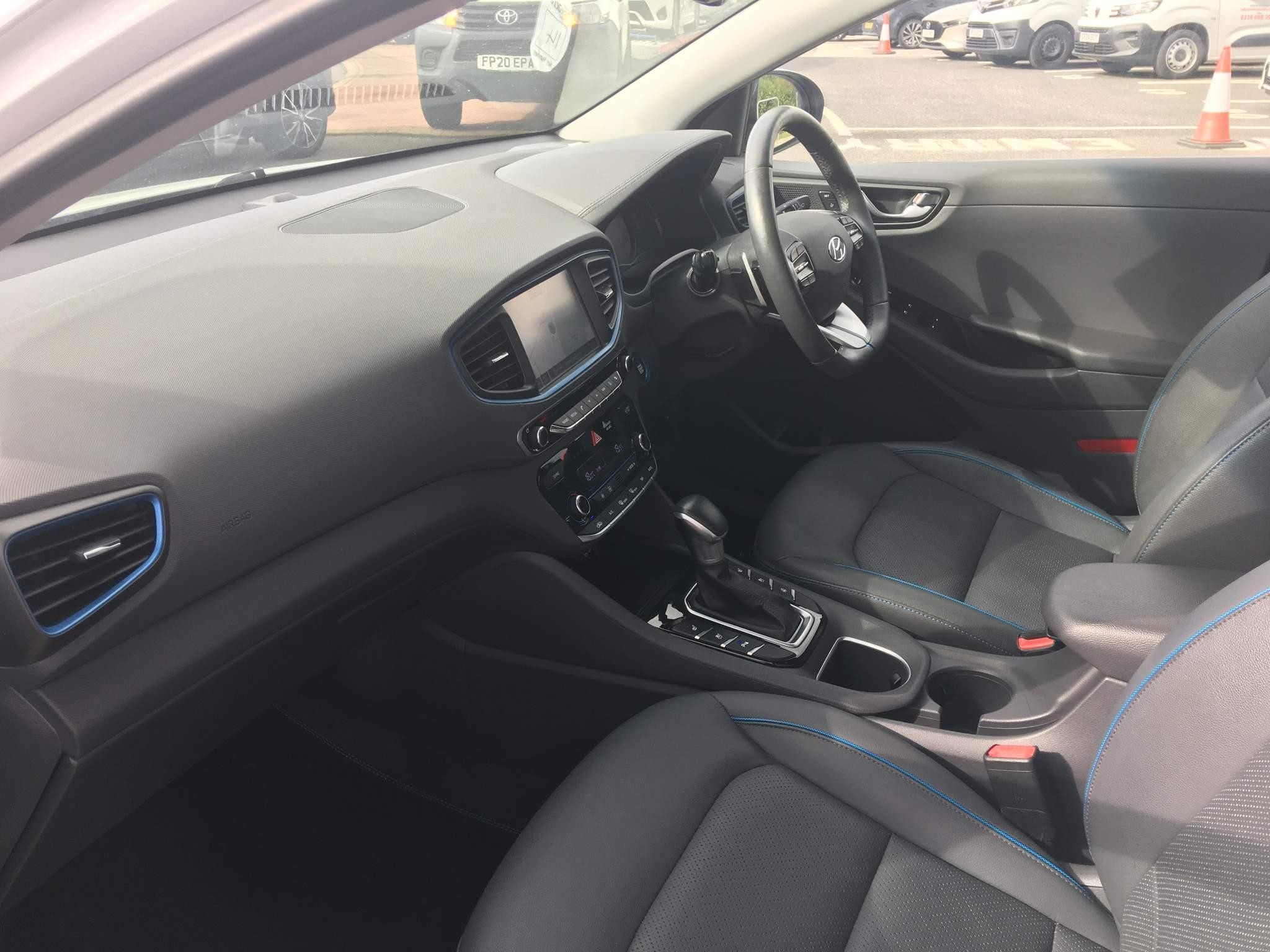 Hyundai IONIQ Image 13