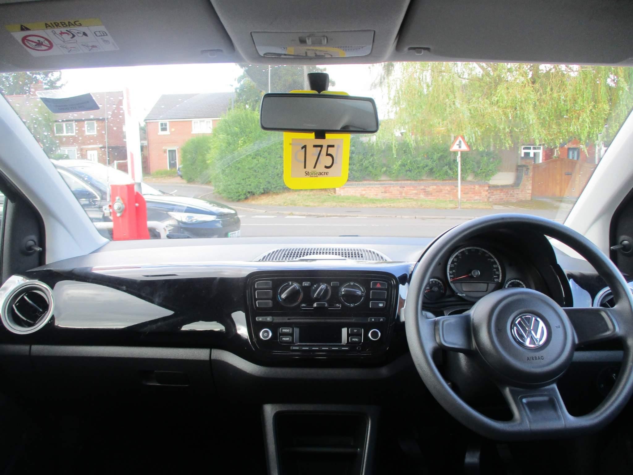 Volkswagen up! Image 15