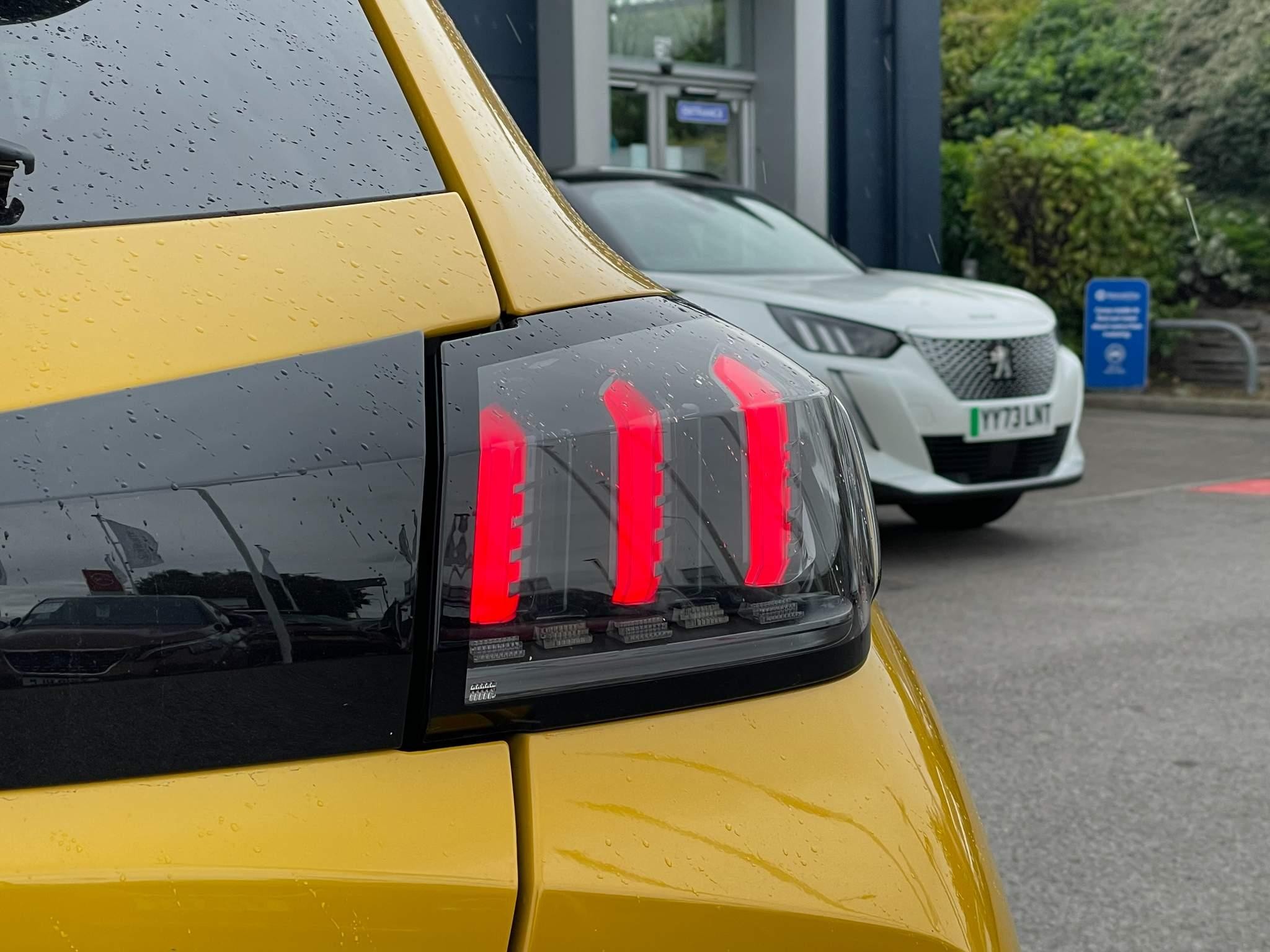 Peugeot 208 Image 13