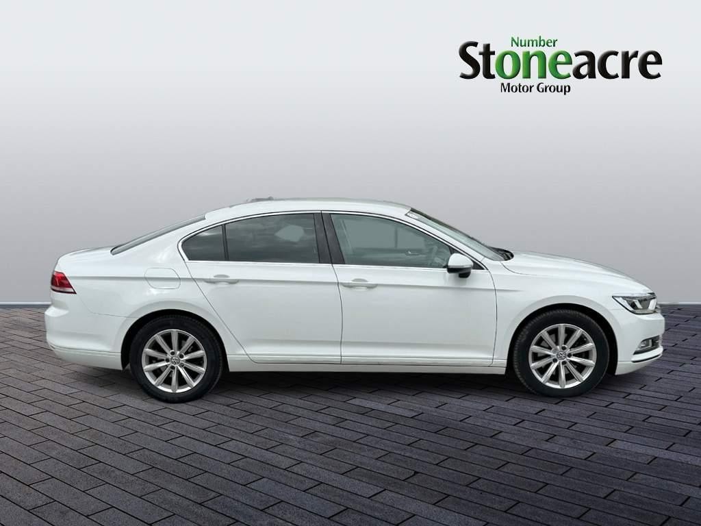 Volkswagen Passat Image 2