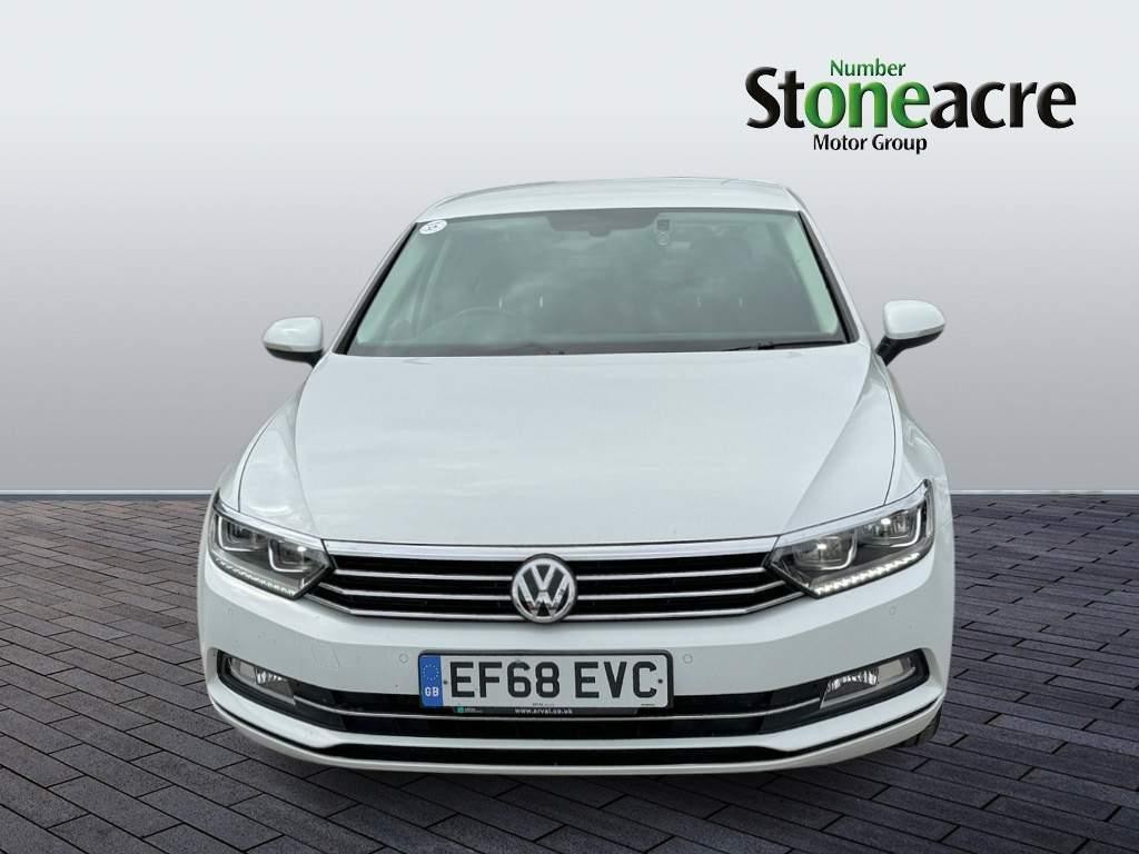 Volkswagen Passat Image 8