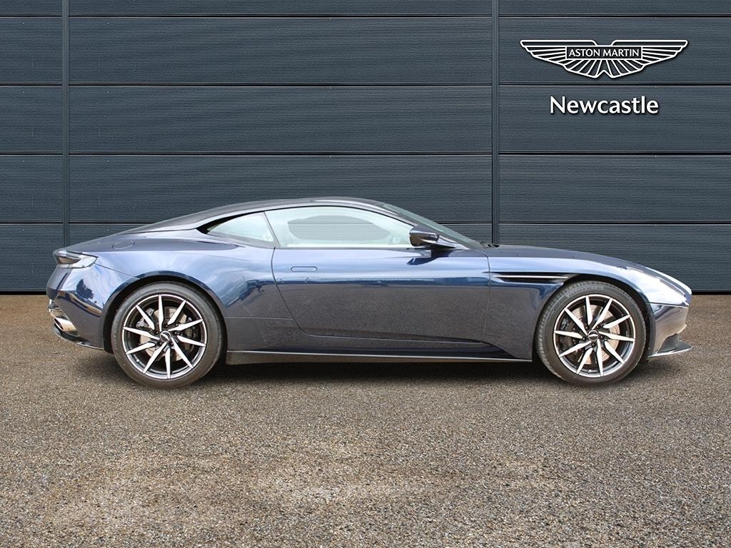 Aston Martin DB11 Image 13