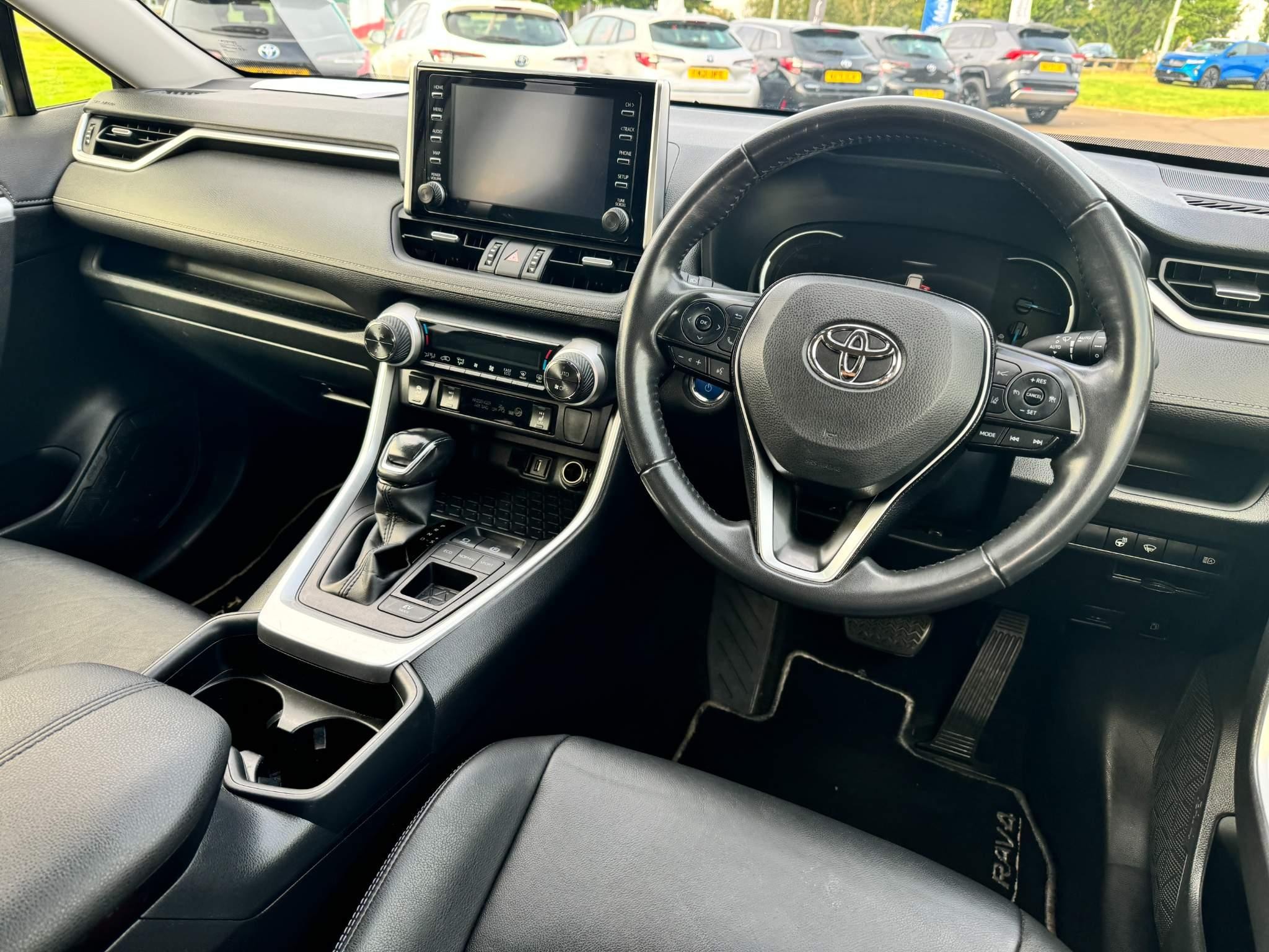 Toyota RAV4 Image 16