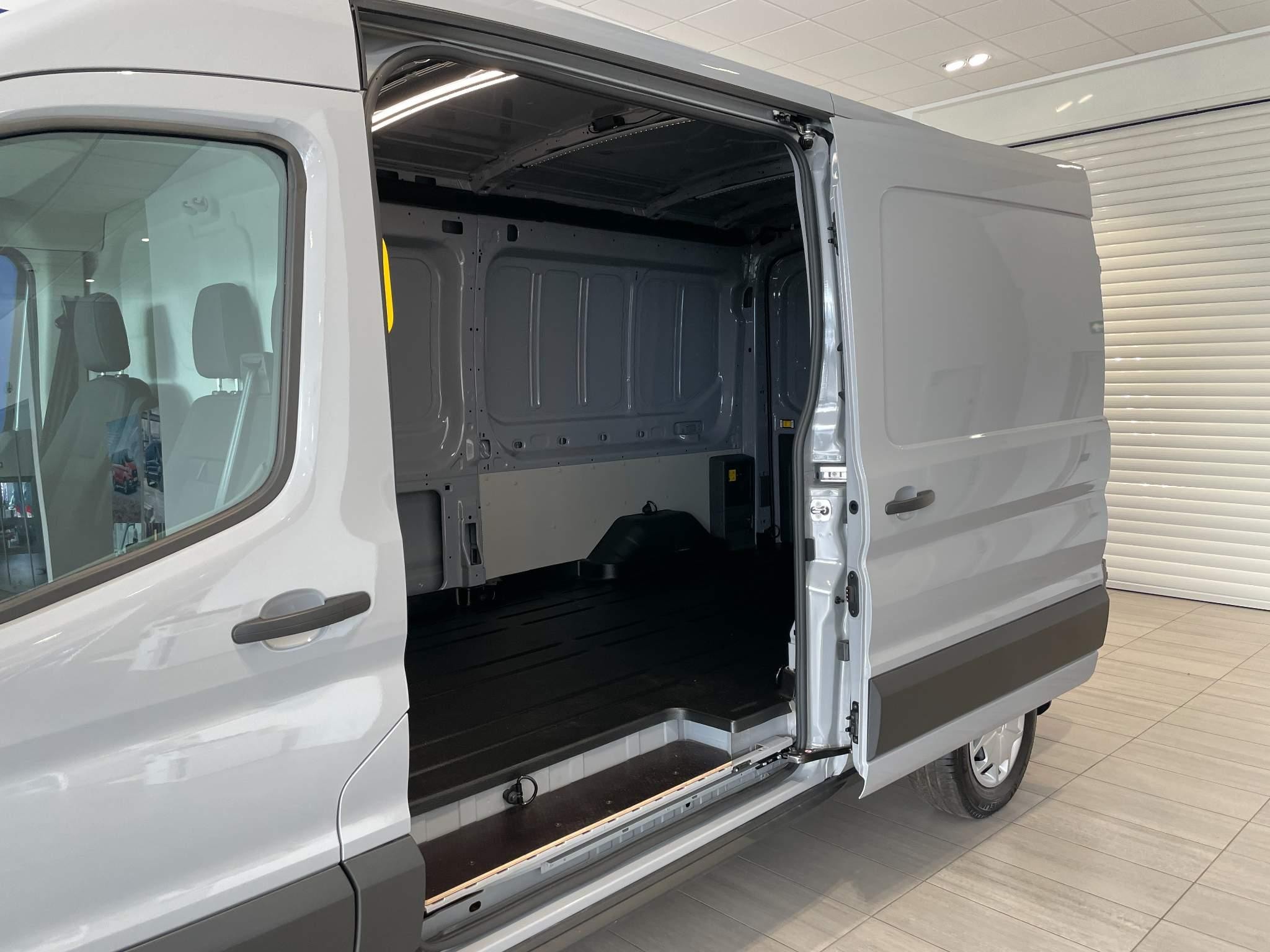 Ford E-Transit Image 13