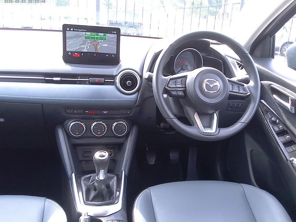 Mazda Mazda2 Image 12