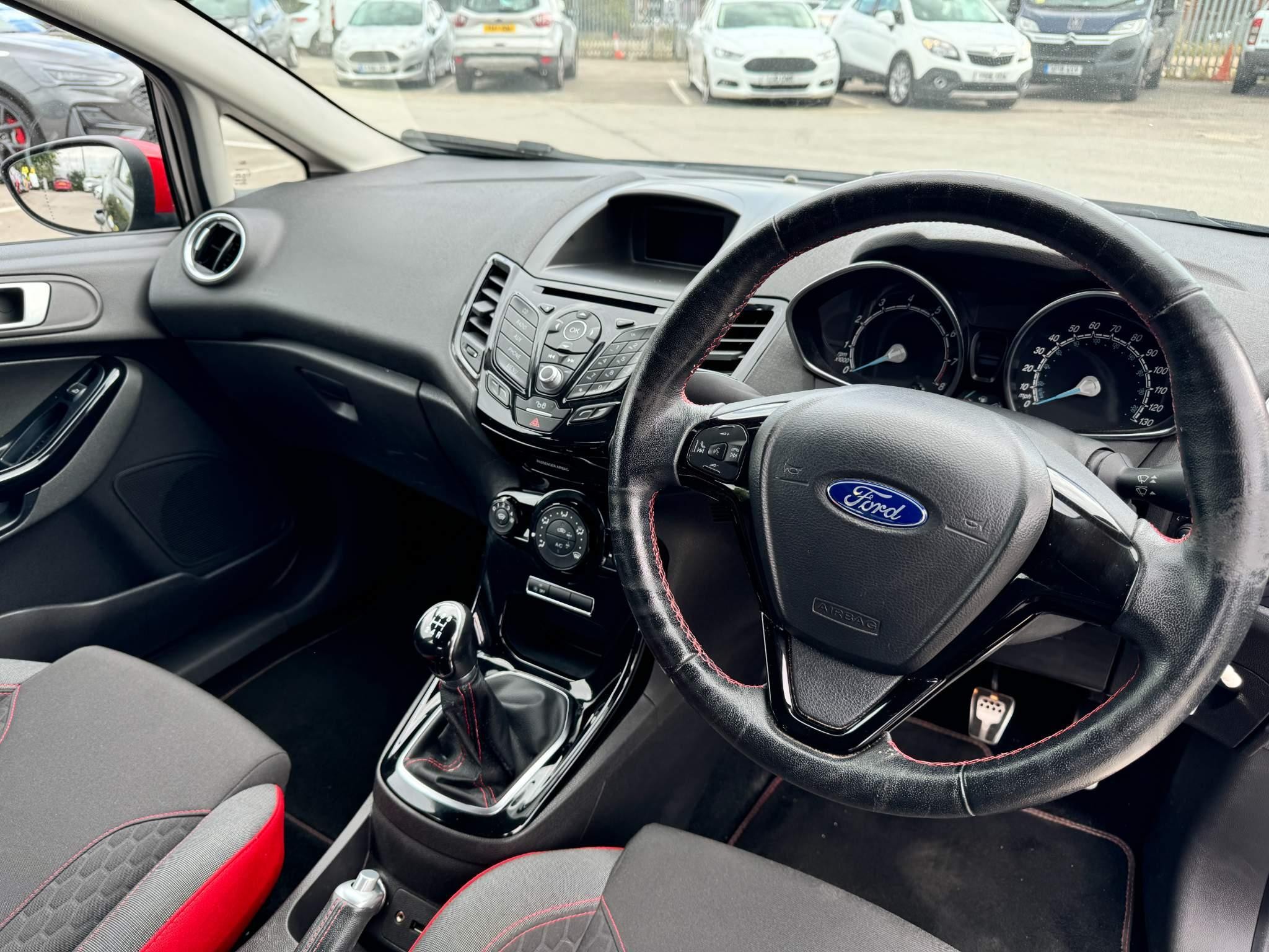 Ford Fiesta Image 11