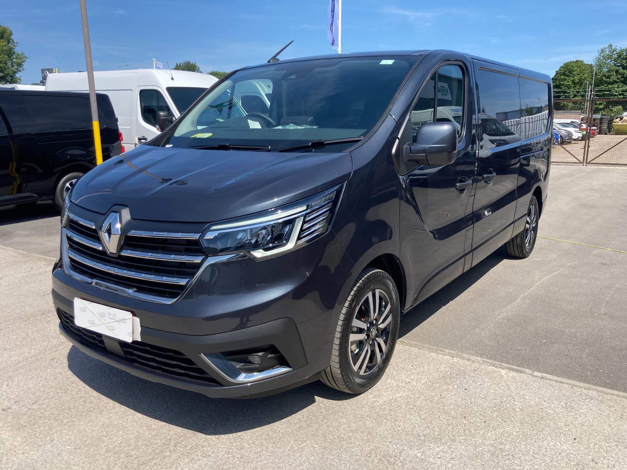 Renault Trafic Image 1