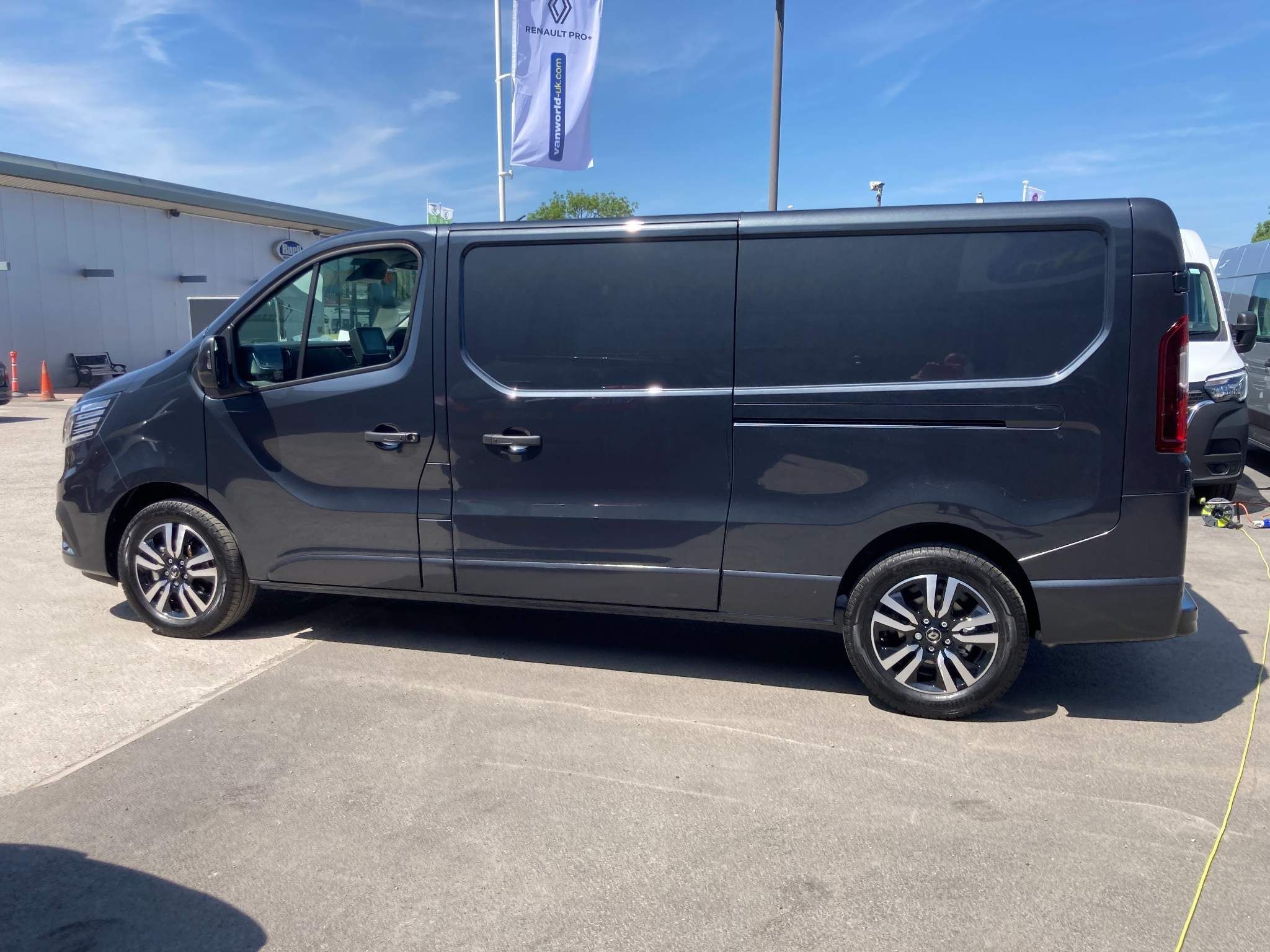 Renault Trafic Image 4