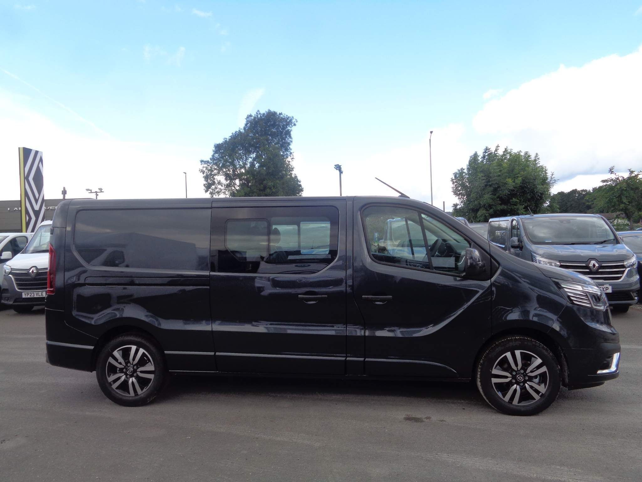 Renault Trafic Image 2