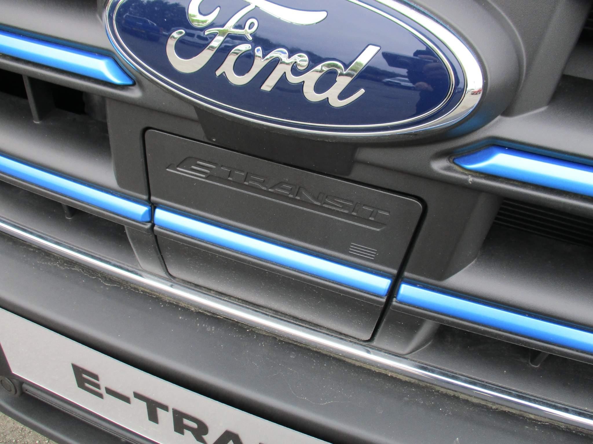 Ford E-Transit Image 9