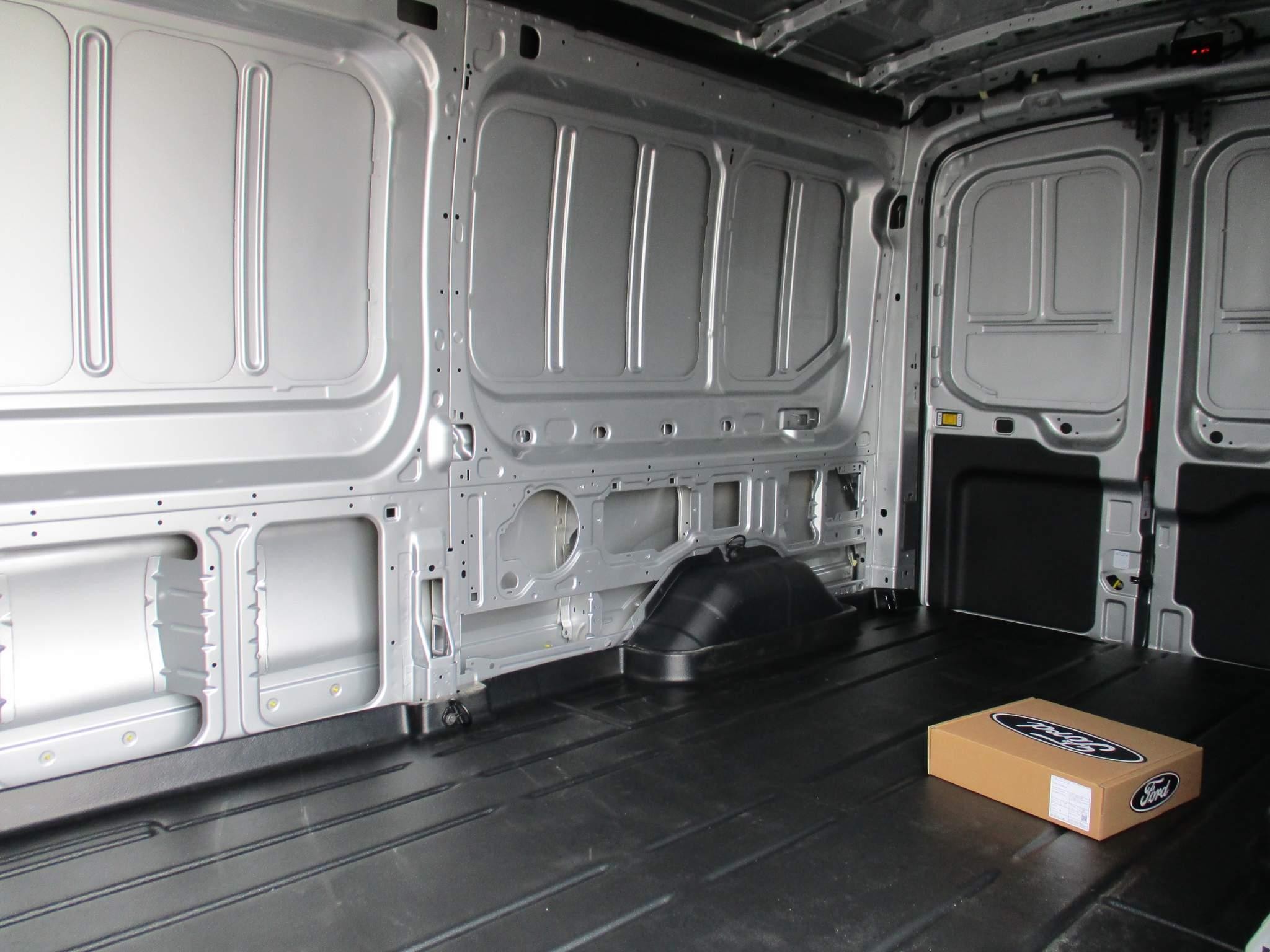 Ford E-Transit Image 16