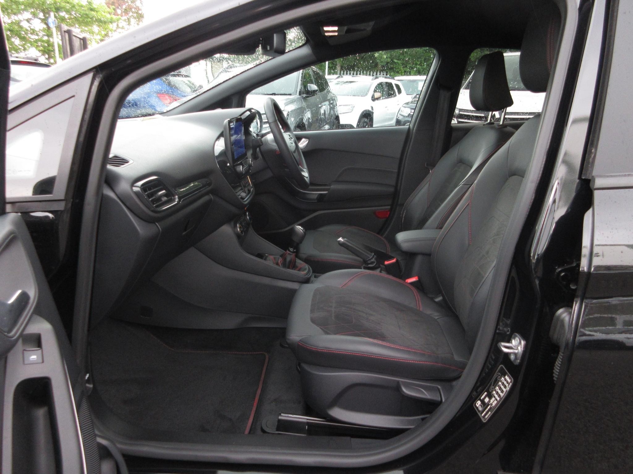 Ford Fiesta Image 11