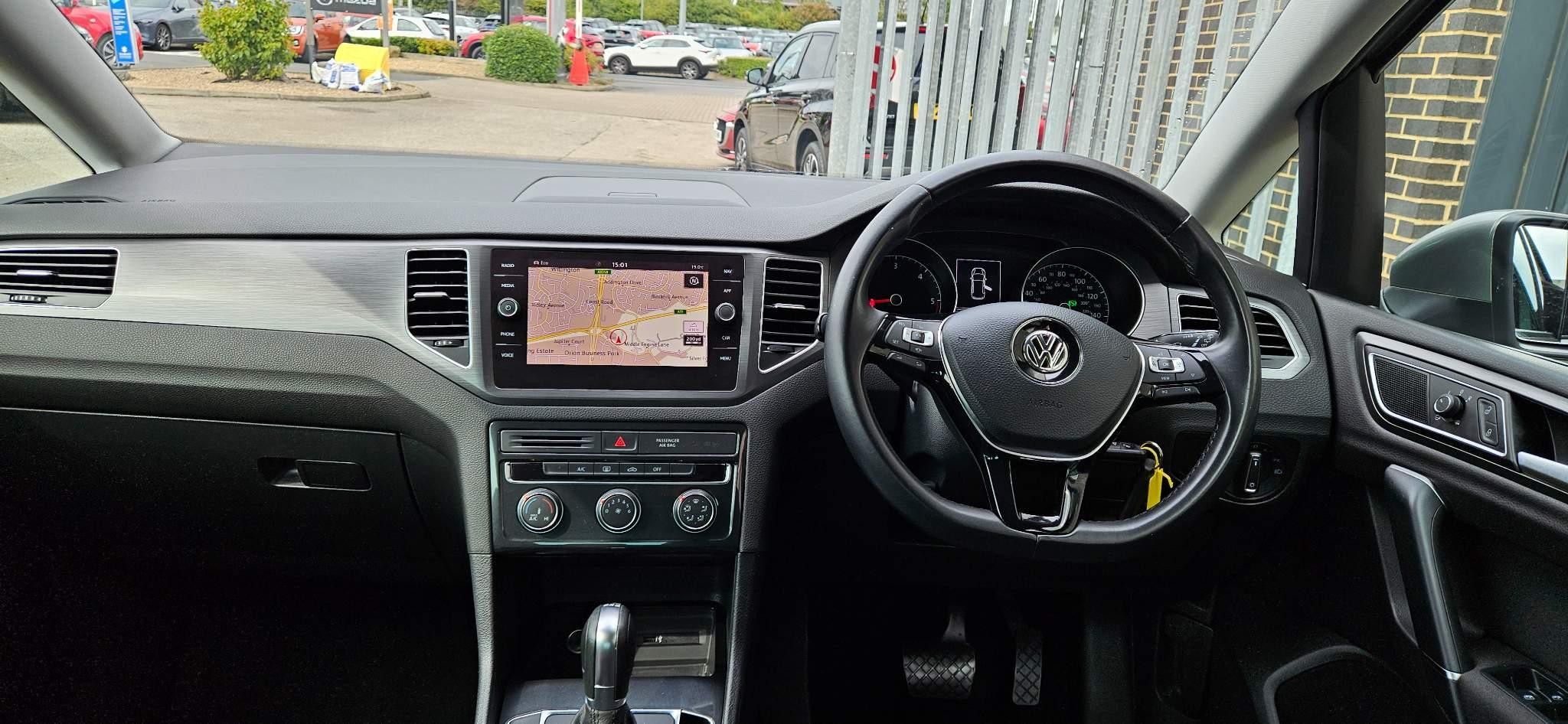 Volkswagen Golf SV Image 12