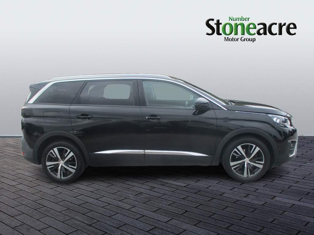 Peugeot 5008 Image 2