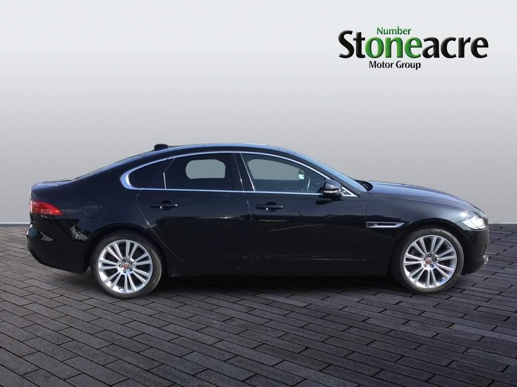 Jaguar XF Image 2