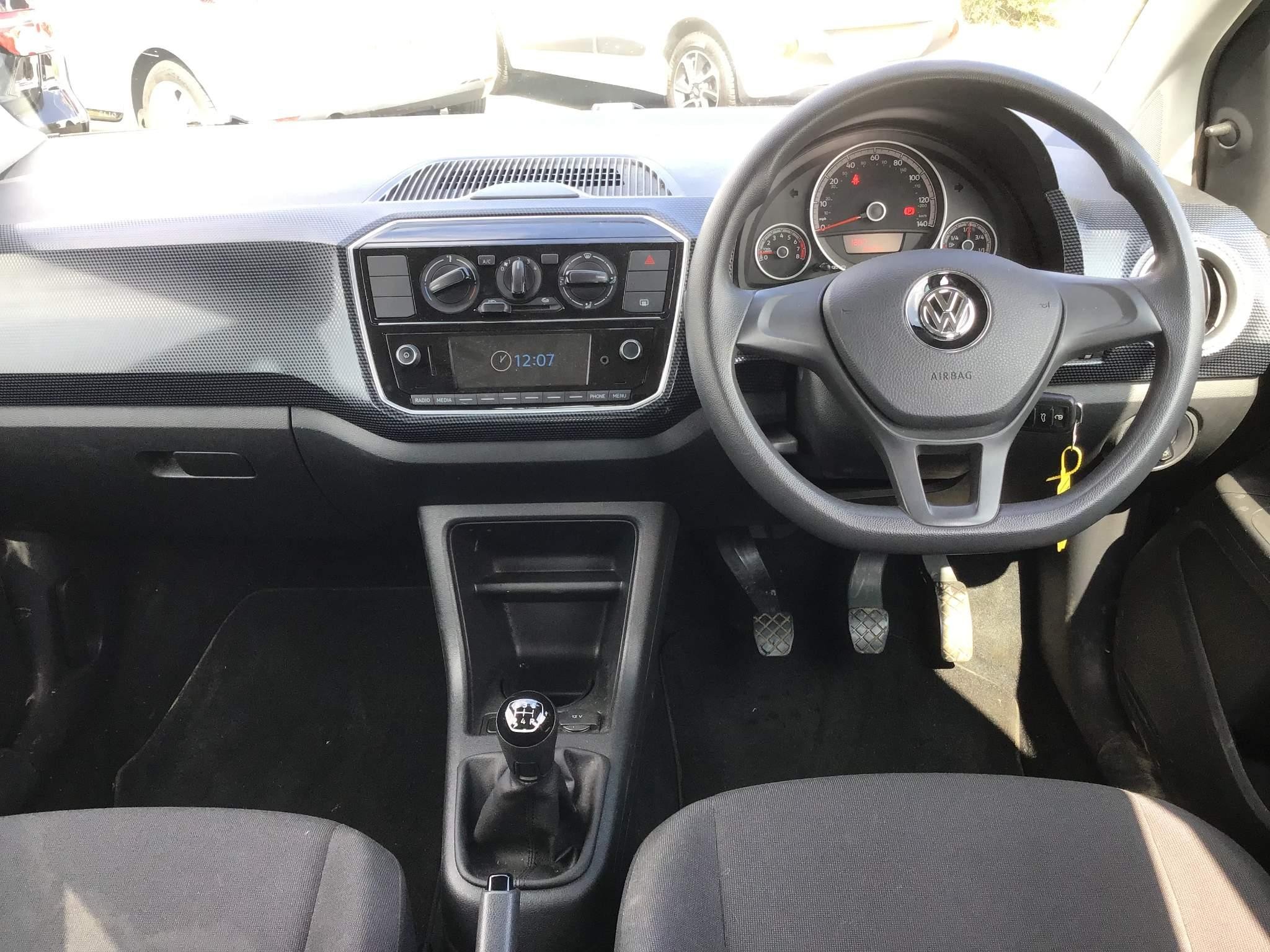 Volkswagen up! Image 12