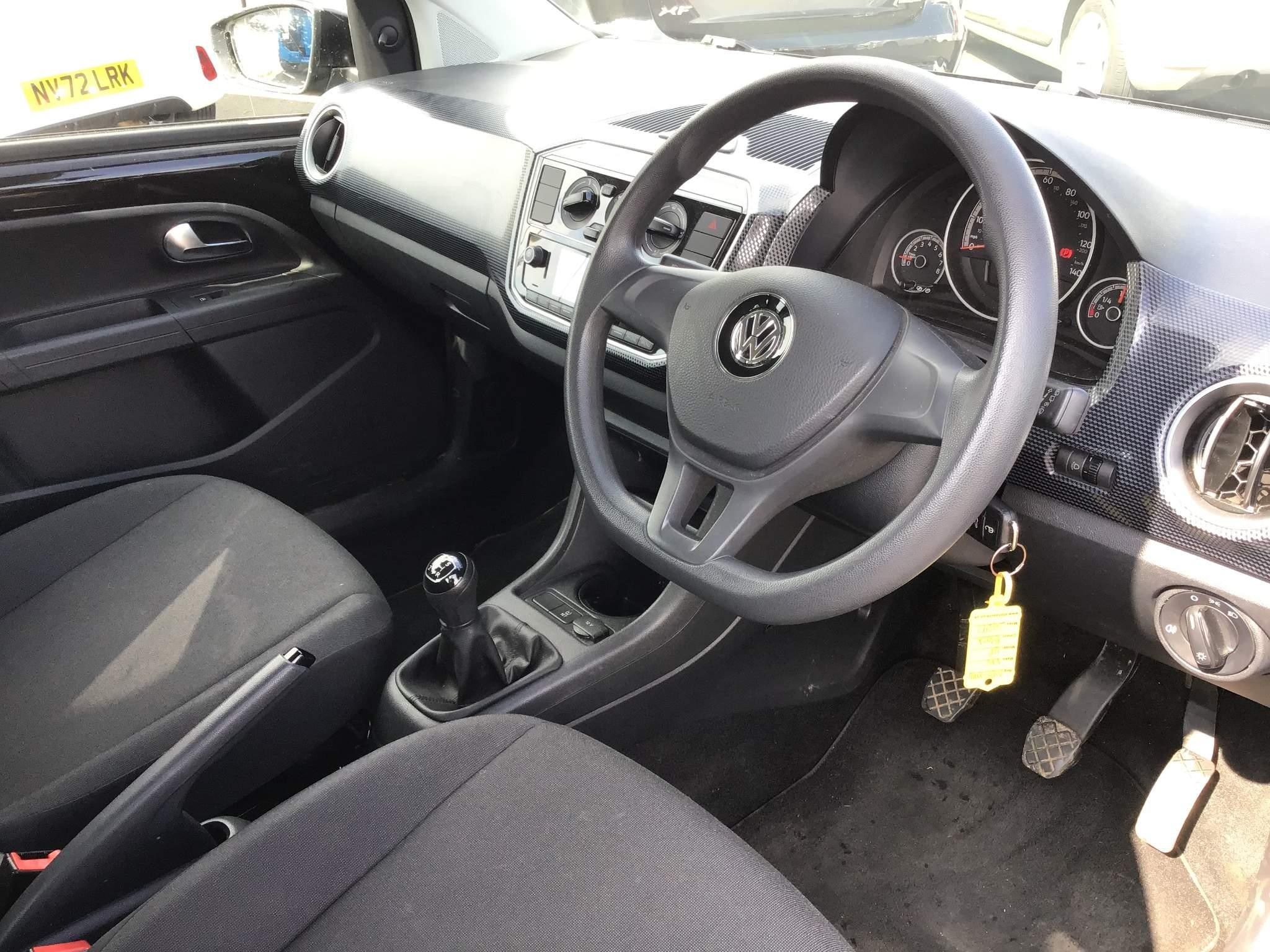 Volkswagen up! Image 13