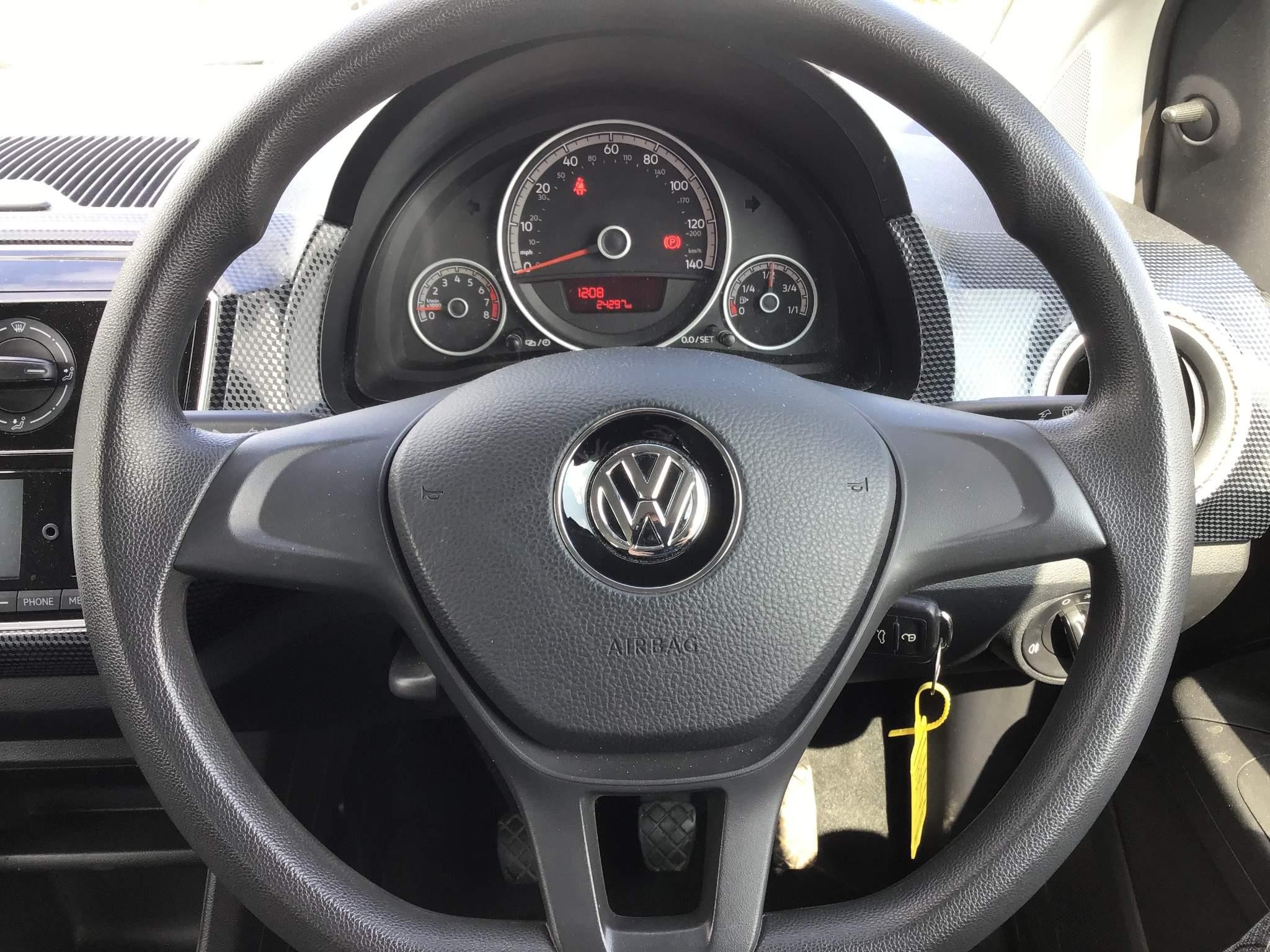 Volkswagen up! Image 15