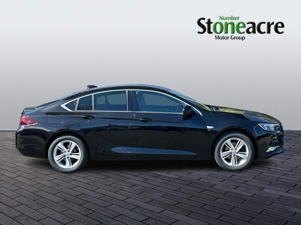 Vauxhall Insignia Image 2