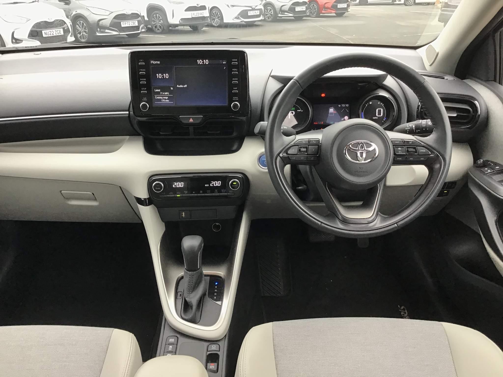 Toyota Yaris Image 14