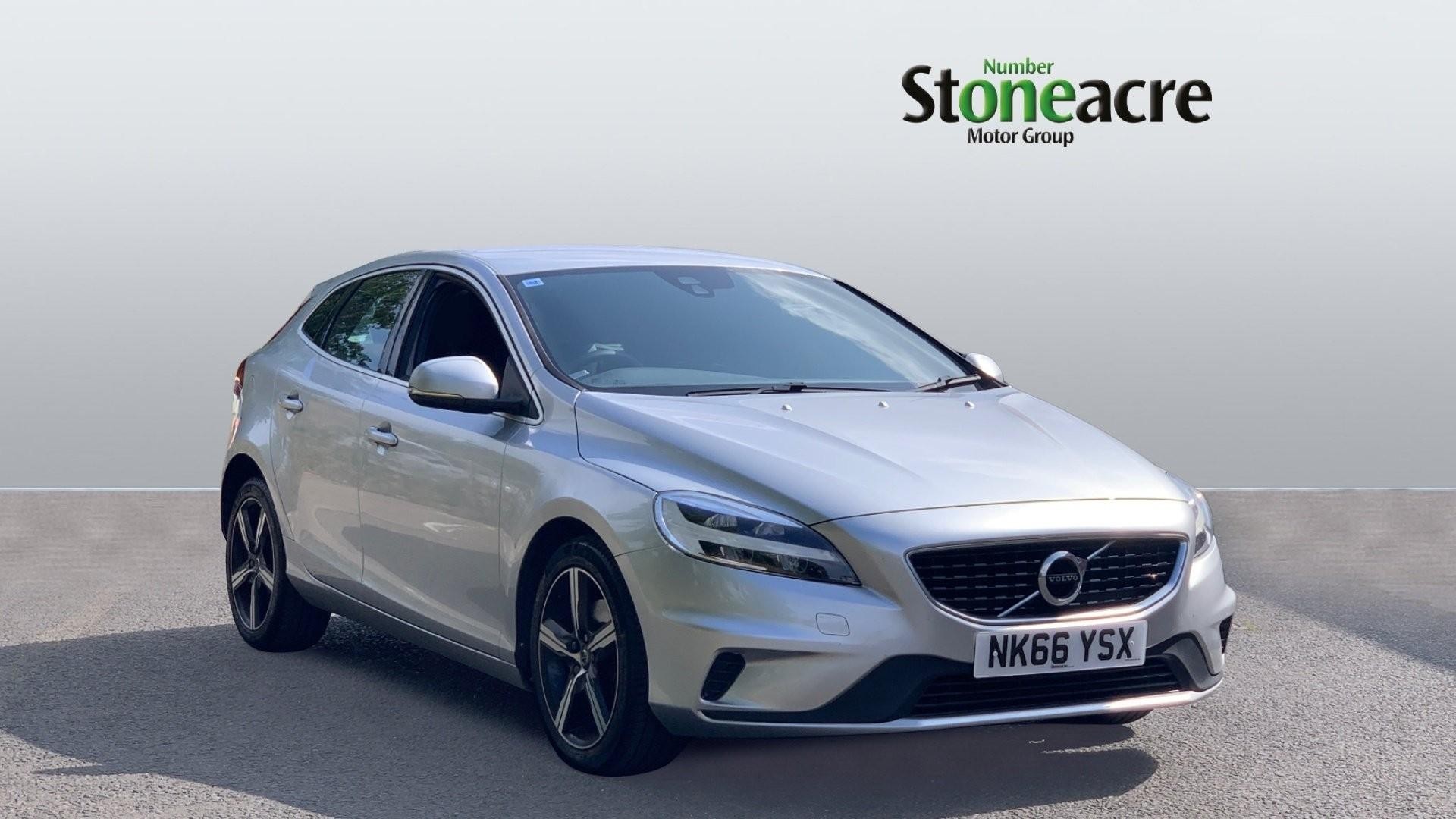 Volvo V40 Image 1