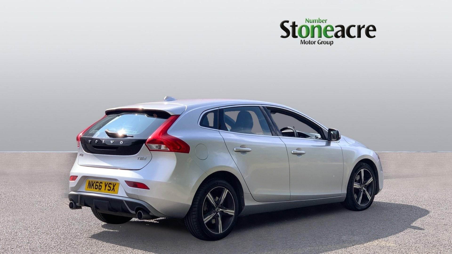 Volvo V40 Image 7