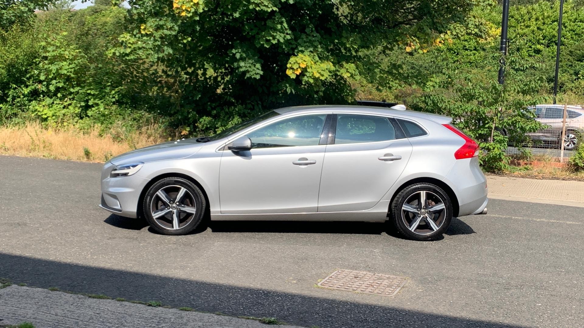 Volvo V40 Image 8