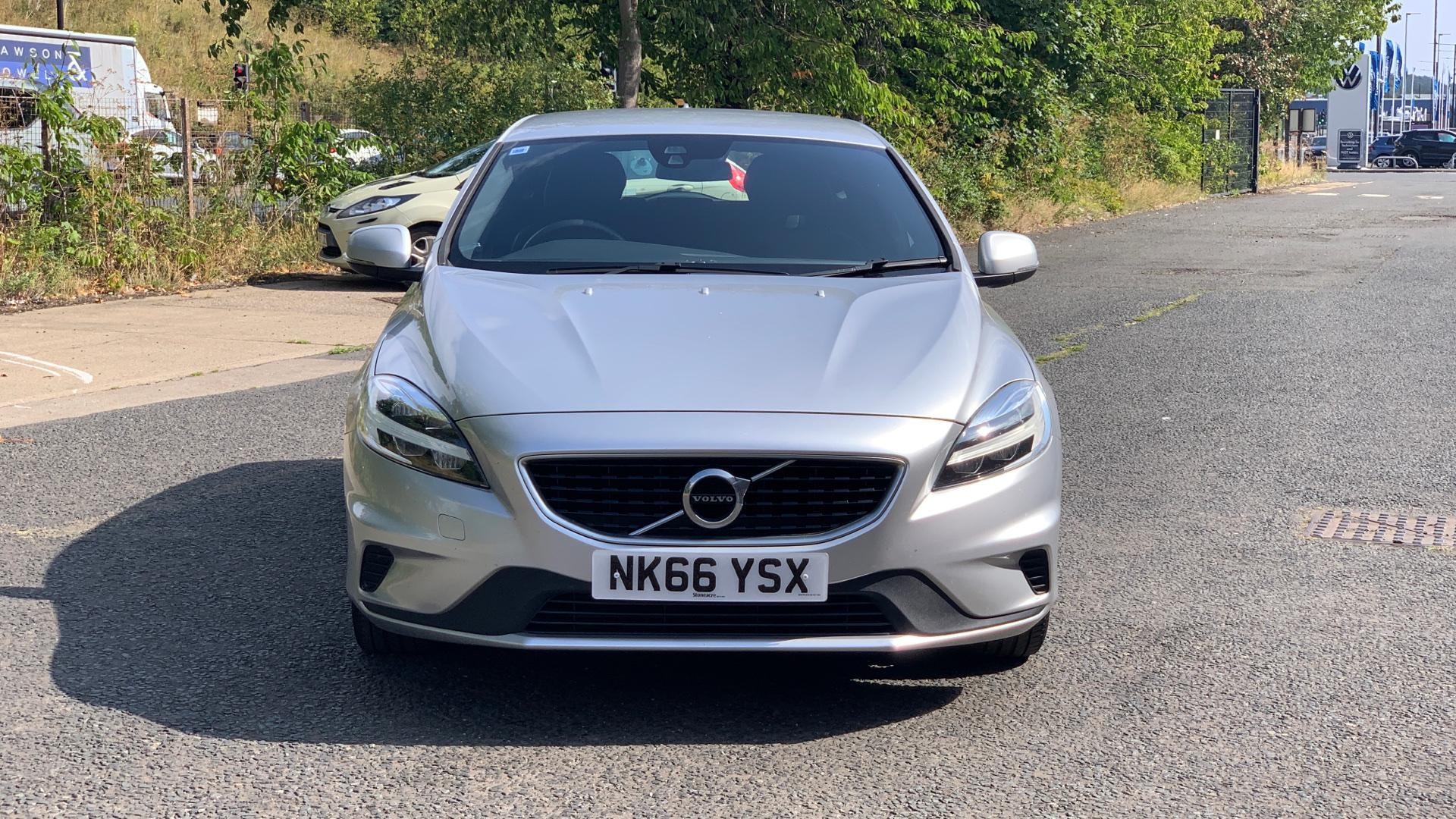 Volvo V40 Image 12