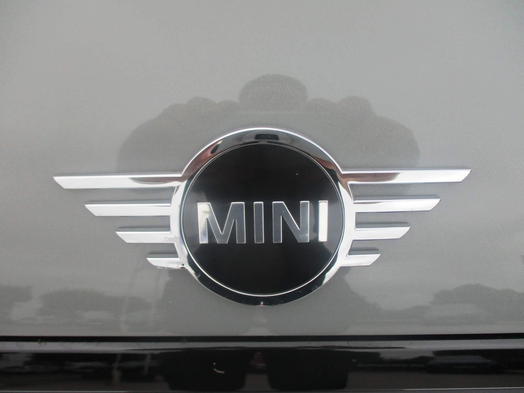 MINI Hatch Image 11