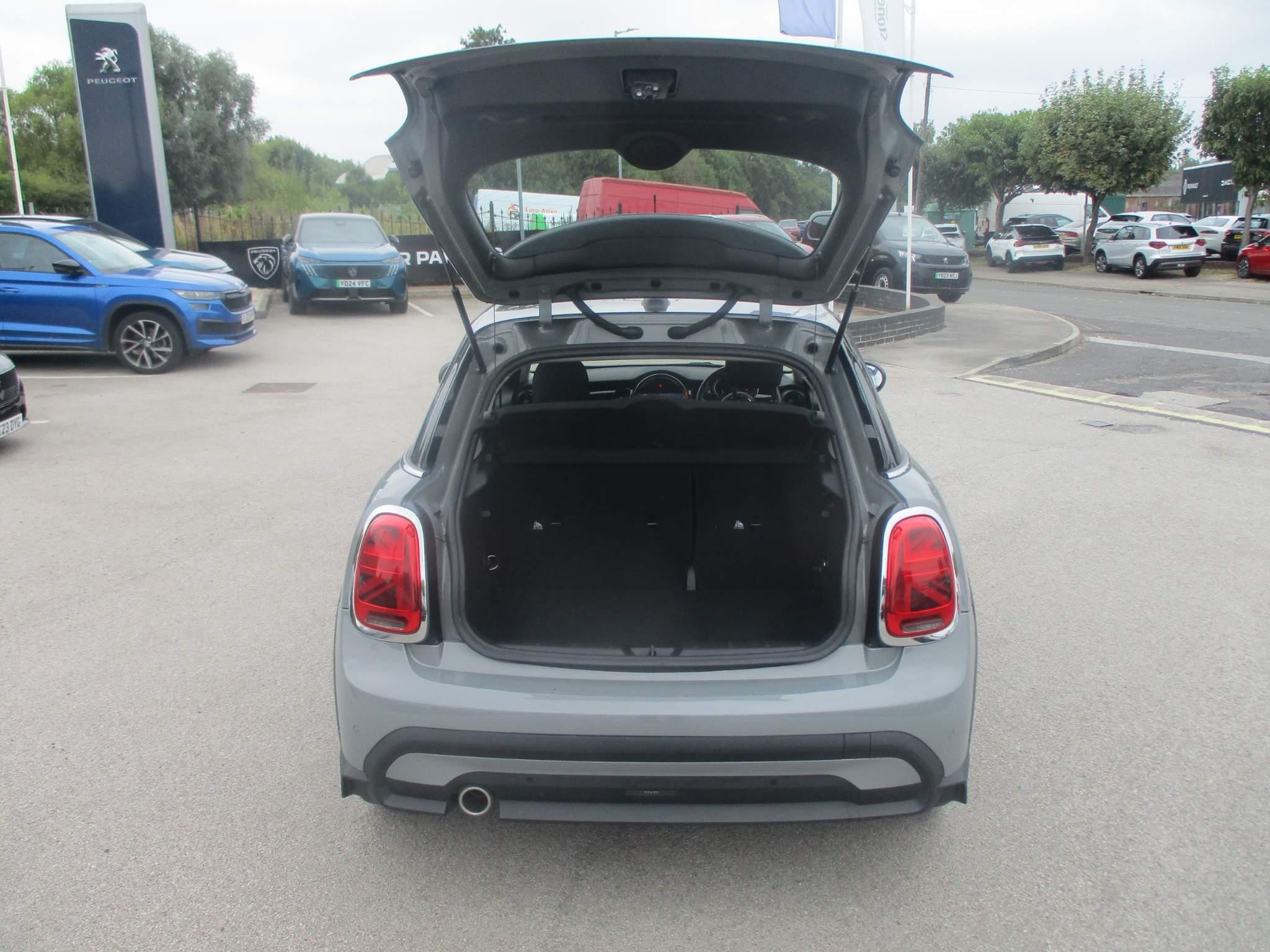 MINI Hatch Image 14