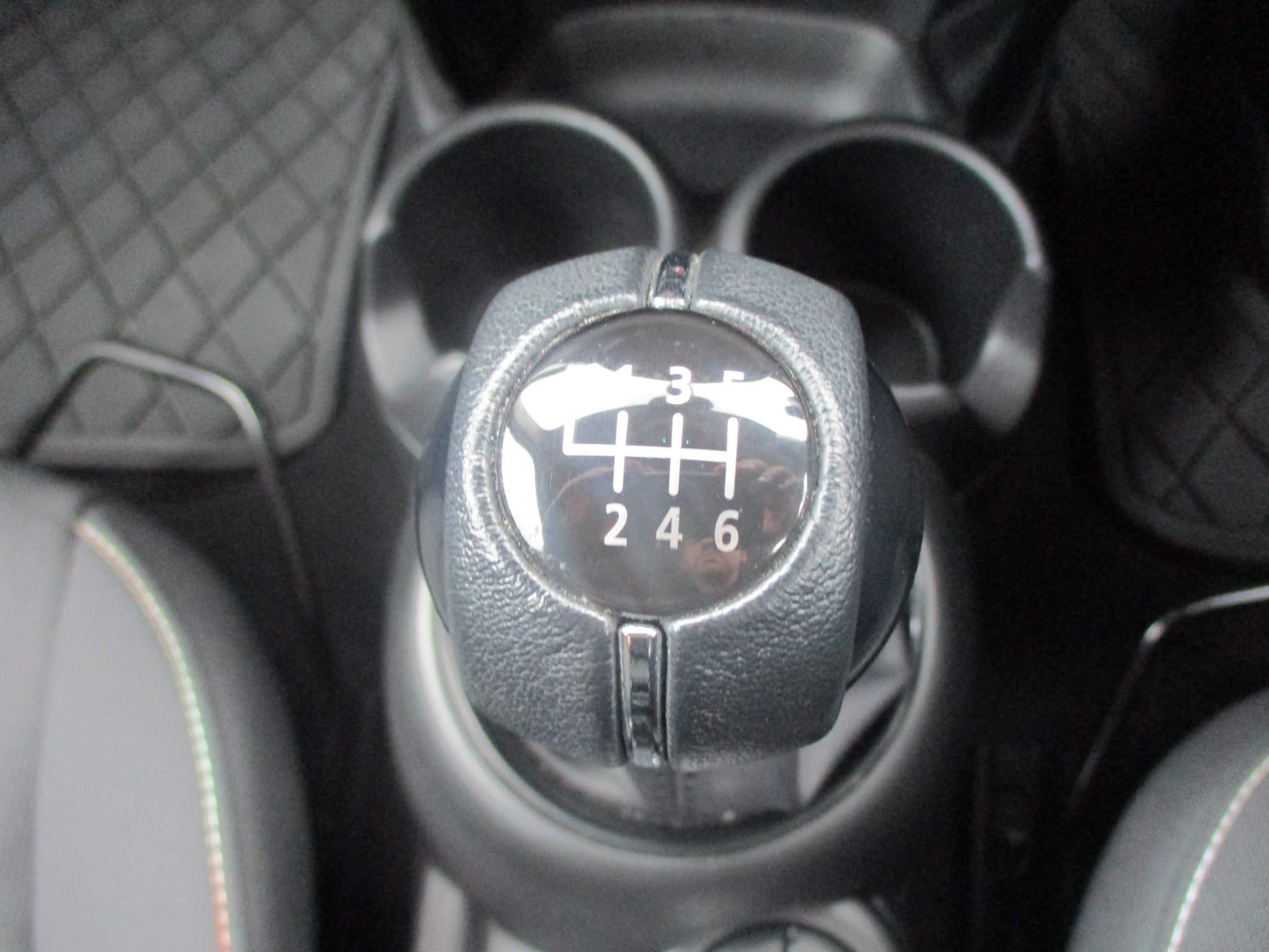 MINI Hatch Image 27