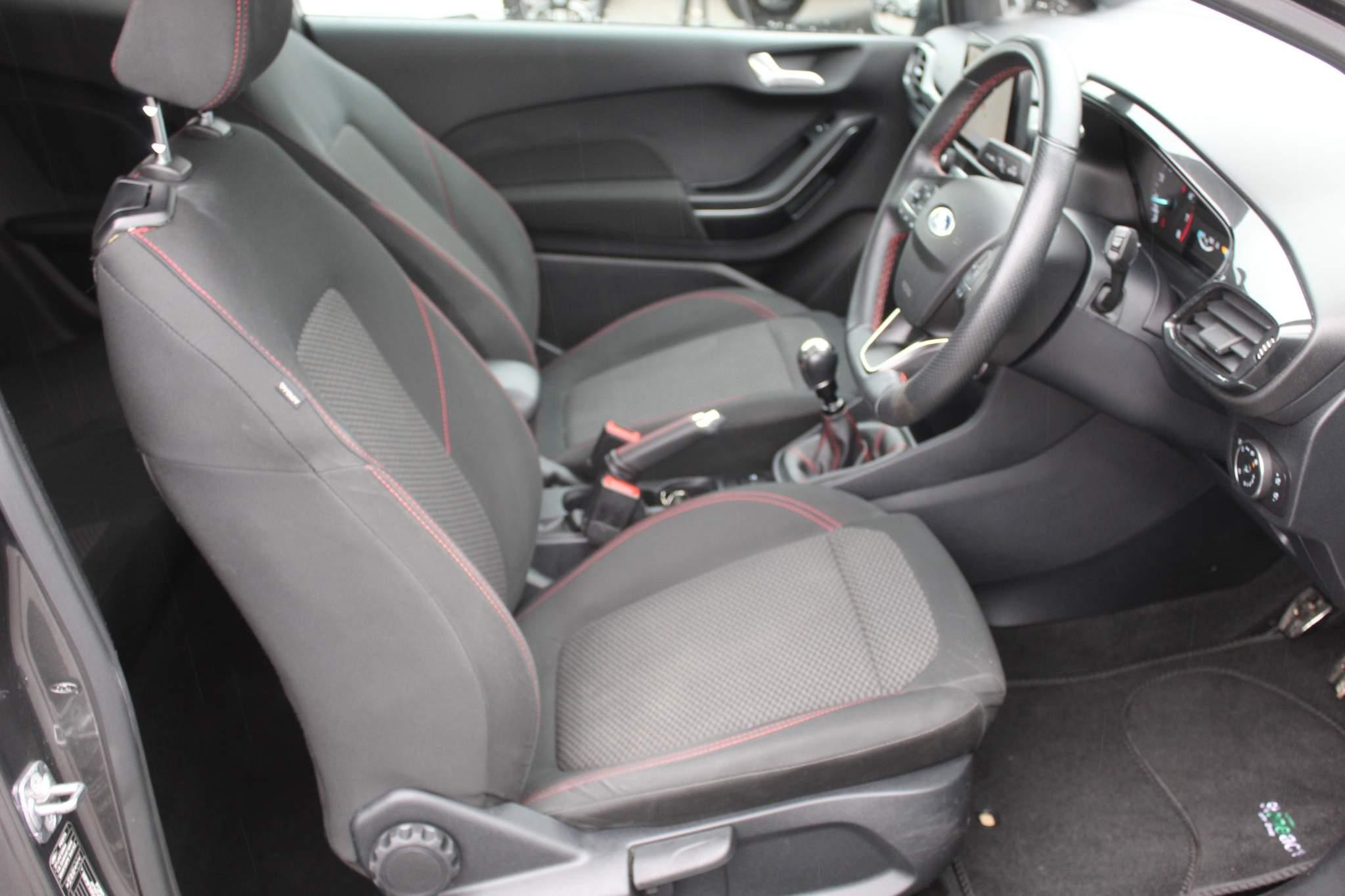 Ford Fiesta Image 11