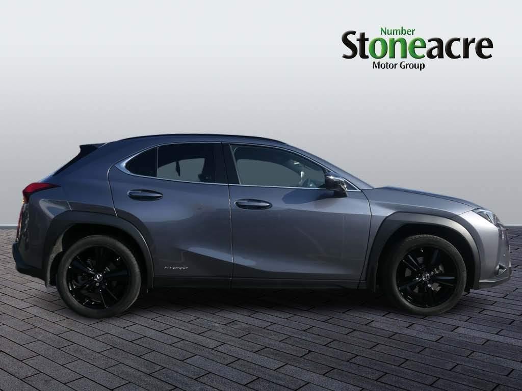 Lexus UX 250h Image 2