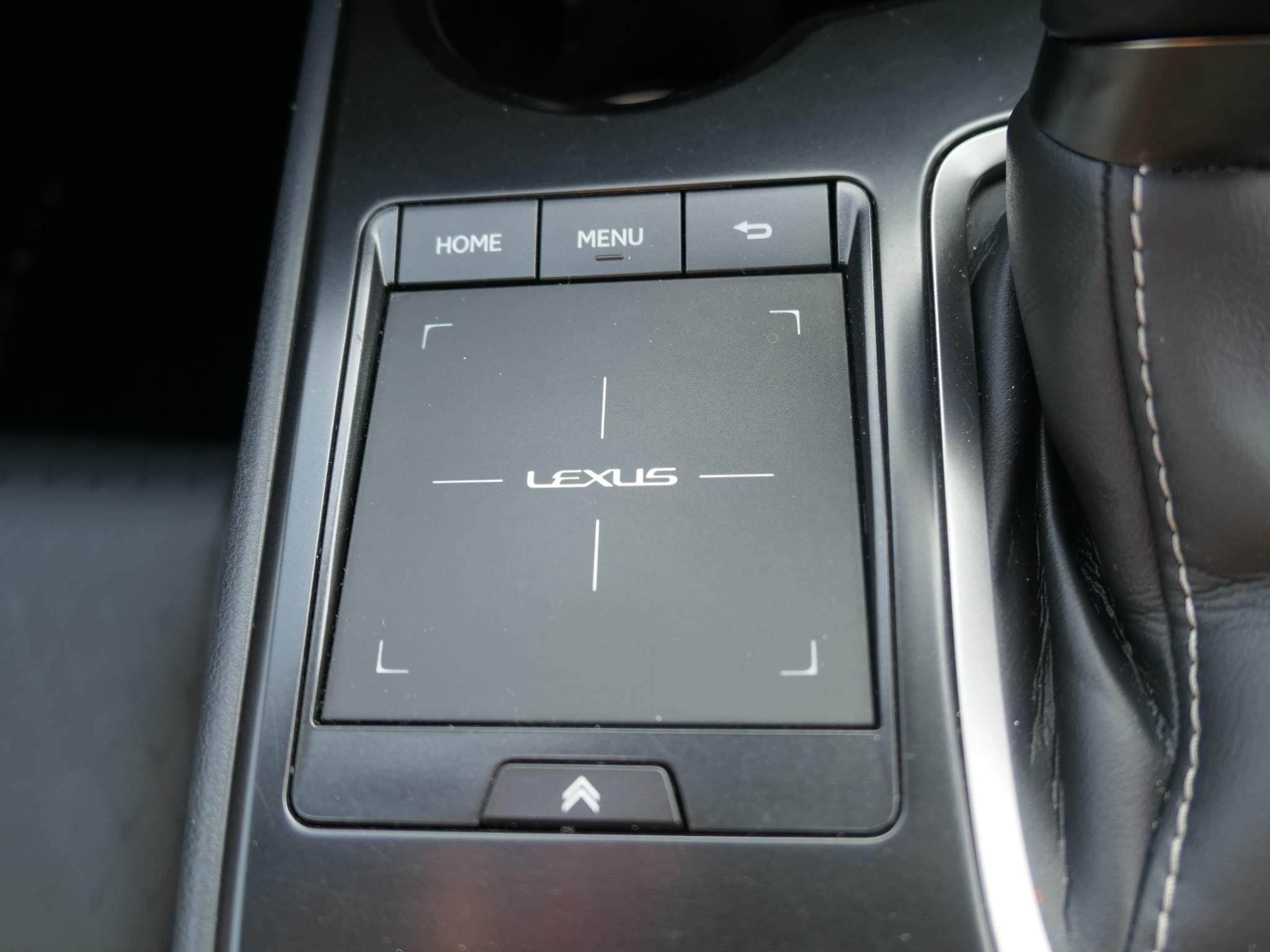 Lexus UX 250h Image 22