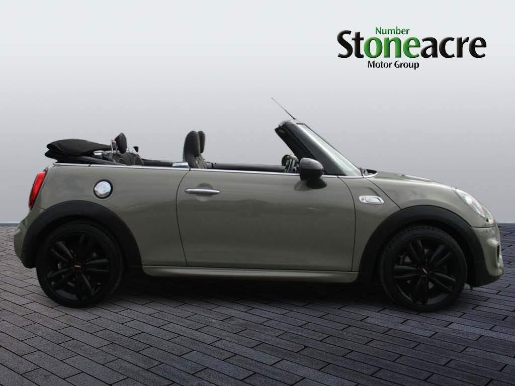 MINI Convertible Image 2